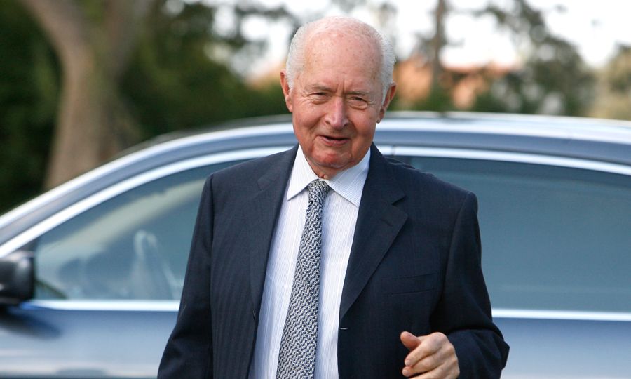 &Sigma;ύ&sigma;&sigma;&omega;&mu;&omicron;&sigmaf; &omicron; &pi;&omicron;&lambda;&iota;&tau;&iota;&kappa;ό&sigmaf; &kappa;ό&sigma;&mu;&omicron;&sigmaf; &alpha;&pi;&omicron;&chi;&alpha;&iota;&rho;&epsilon;&tau;ά &tau;&omicron;&nu; &Gamma;. &Beta;&alpha;&sigma;&iota;&lambda;&epsilon;ί&omicron;&upsilon;