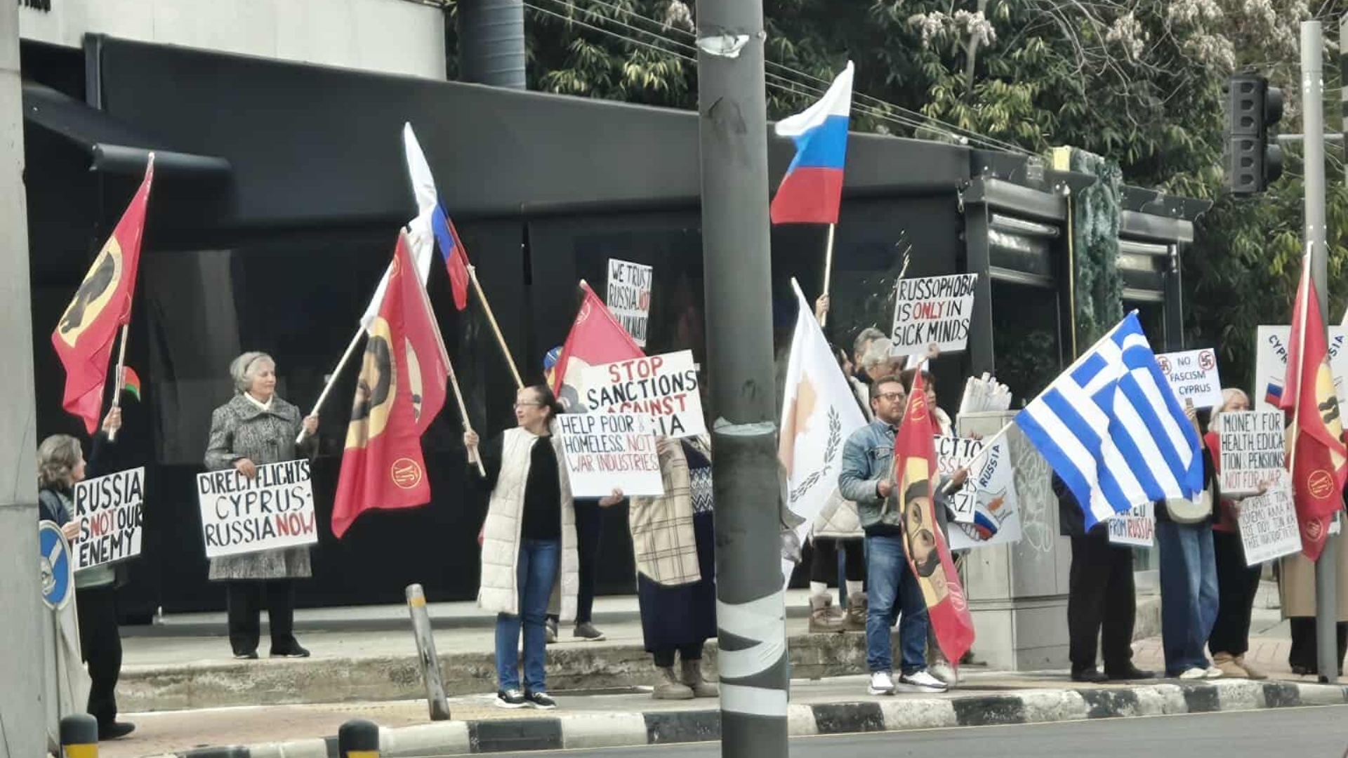 «Η Ρωσία δεν είναι εχθρός»: Διαμαρτυρία στο κέντρο της Λευκωσίας για την κάθοδο Ζελένσκι