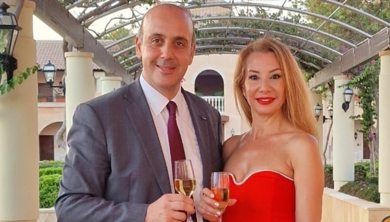 «Συντονισμένη επίθεση και πολιτικά παιχνίδια»: Βγαίνει μπροστά η σύζυγος του Φαίδωνος, διαψεύδει τα περί ξυλοδαρμού