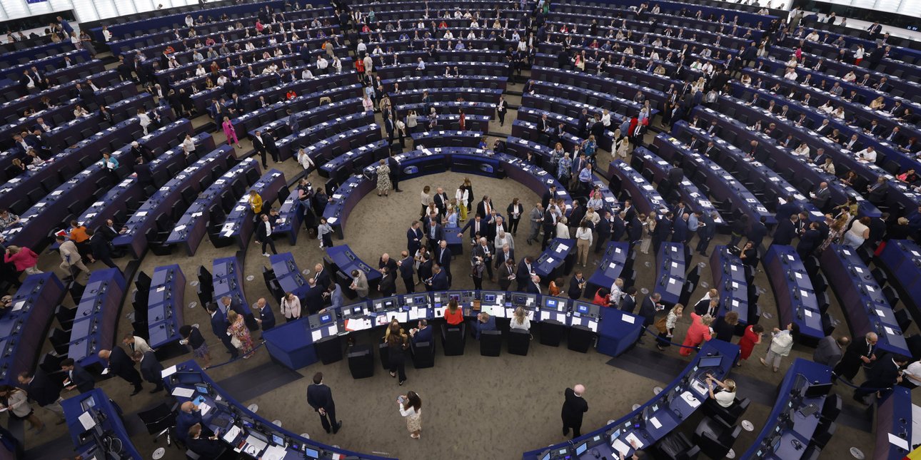 Το Ευρωπαϊκό Κοινοβούλιο «παγώνει» την εμπορική συμφωνία με τις ΗΠΑ μετά τις απειλές Τραμπ