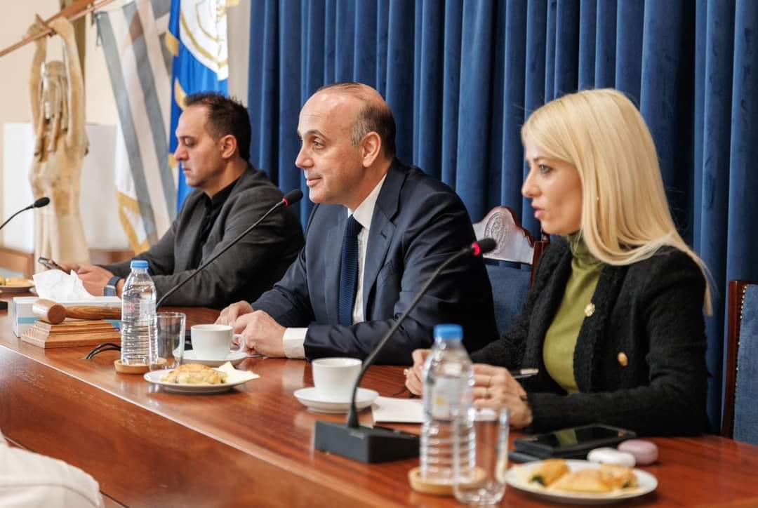 «Θα λάβουμε και εμείς τις αποφάσεις μας»: Στάση αναμονής από την Πινδάρου για Φαίδωνα