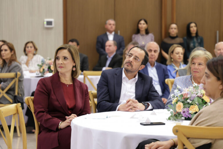 ΑΚΕΛ κατά ΠτΔ μετά την παραίτηση Φιλίππας: «Επιβεβαιώνει ότι ήταν κοινωνός και συμμέτοχος»