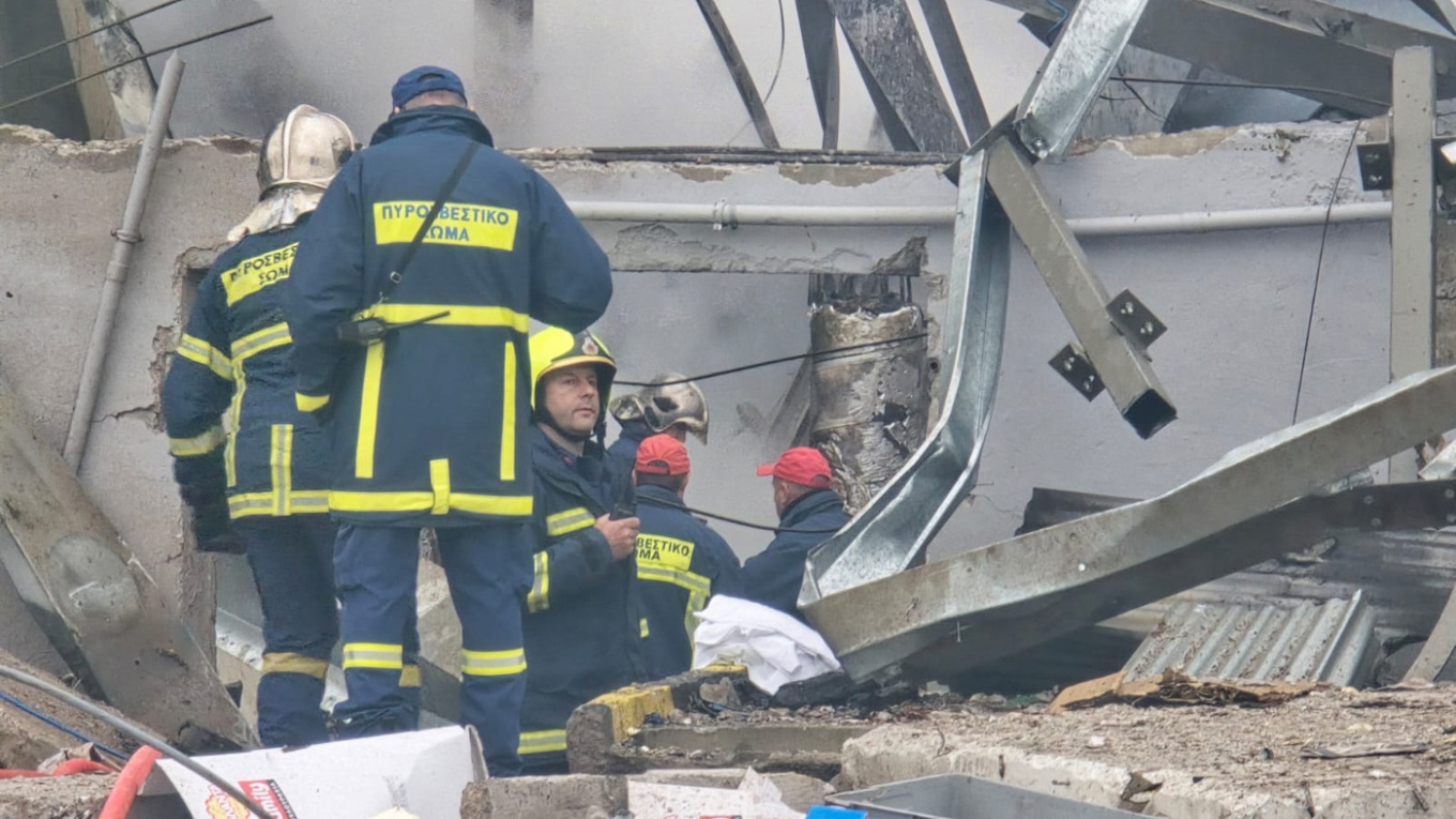 Τρεις γυναίκες νεκρές από τη μεγάλη φωτιά σε εργοστάσιο στα Τρίκαλα (ΒΙΝΤΕΟ)