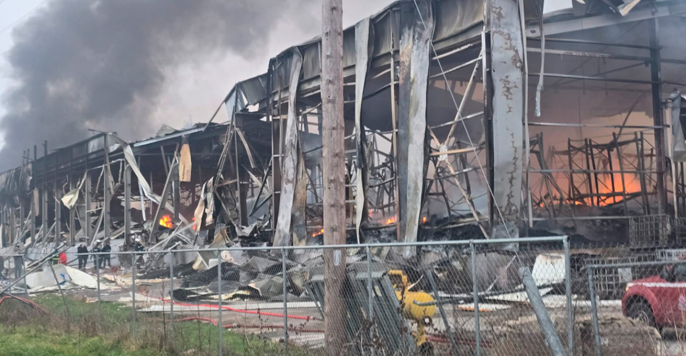 Τέσσερις οι νεκρές γυναίκες από τη φωτιά στο εργοστάσιο, «ψάχνουμε την πέμπτη γυναίκα» (ΒΙΝΤΕΟ)