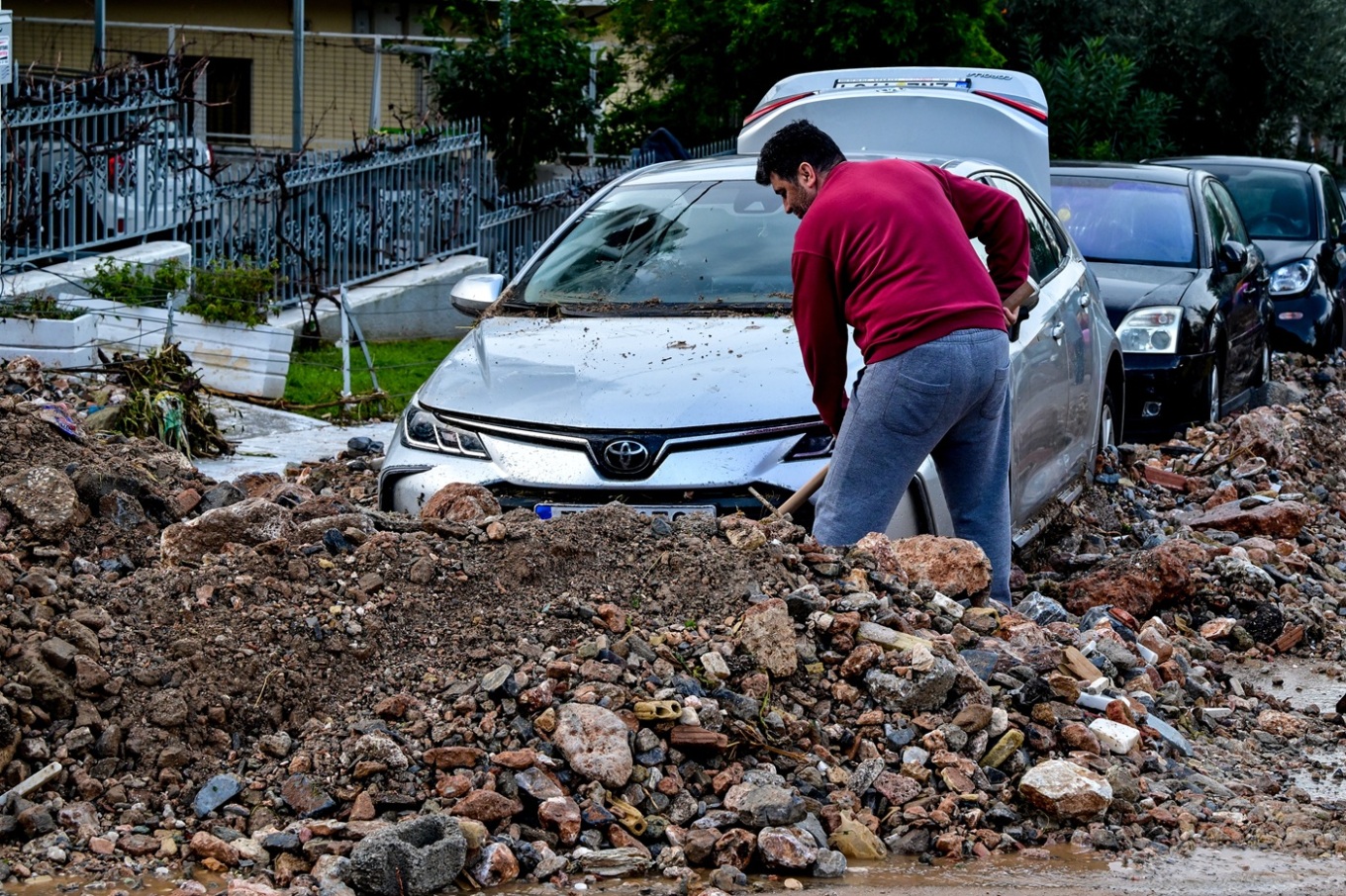Ξεκινούν οι αυτοψίες στην Αττική μετά τις πληγές από την κακοκαιρία που άφησε πίσω της δύο νεκρούς