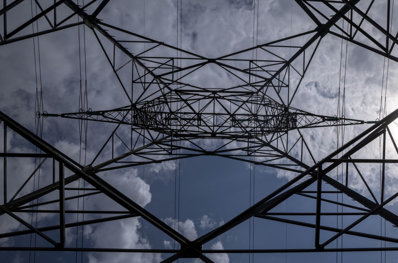 Ανταγωνιστική αγορά μόνο στα… χαρτιά: Αναγκαστική τιμολόγηση στα τυφλά με επιπτώσεις και για τα νοικοκυριά