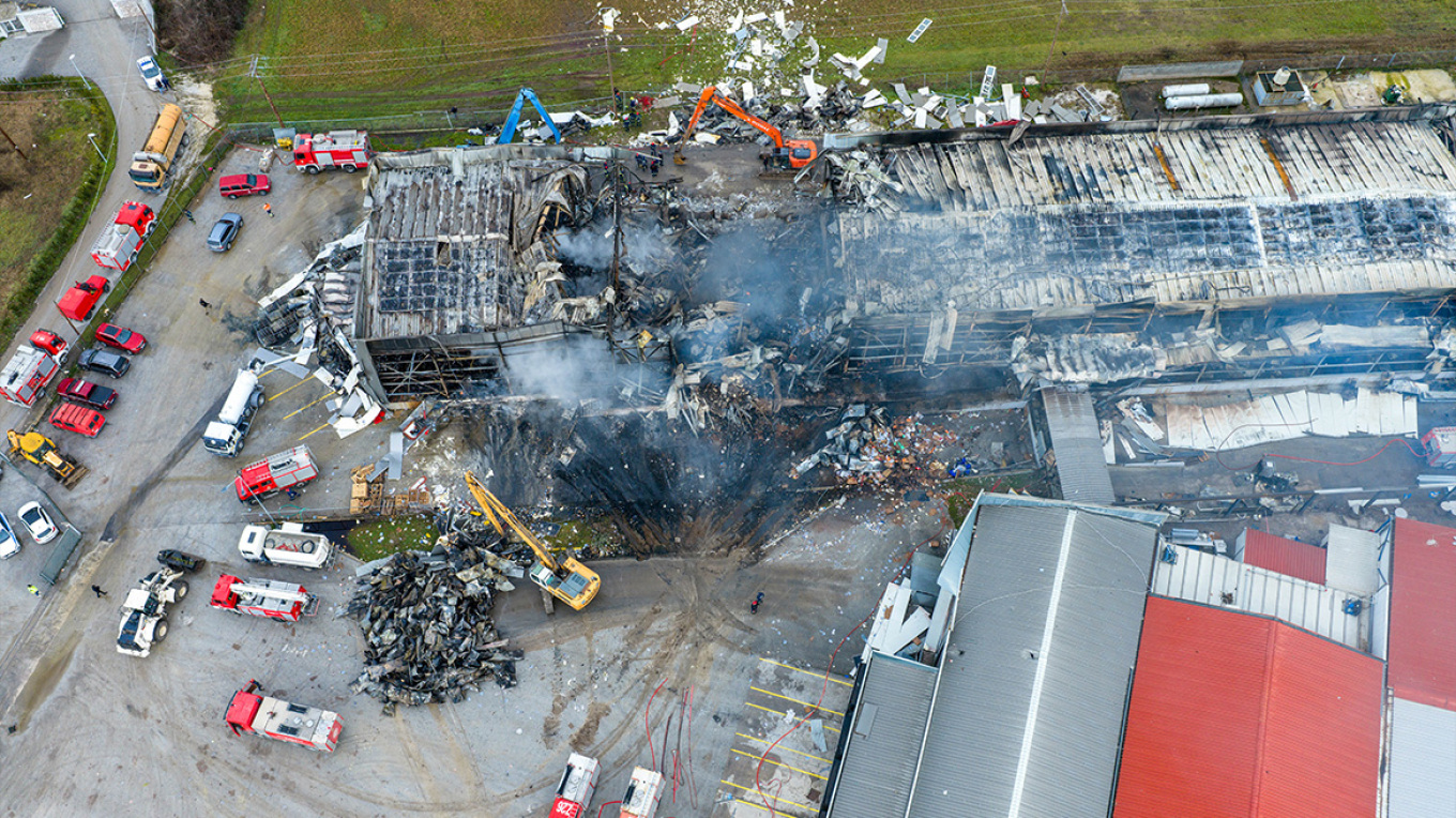 Συνελήφθη ο ιδιοκτήτης του εργοστασίου Βιολάντα και ακόμη δύο στελέχη μετά την τραγωδία