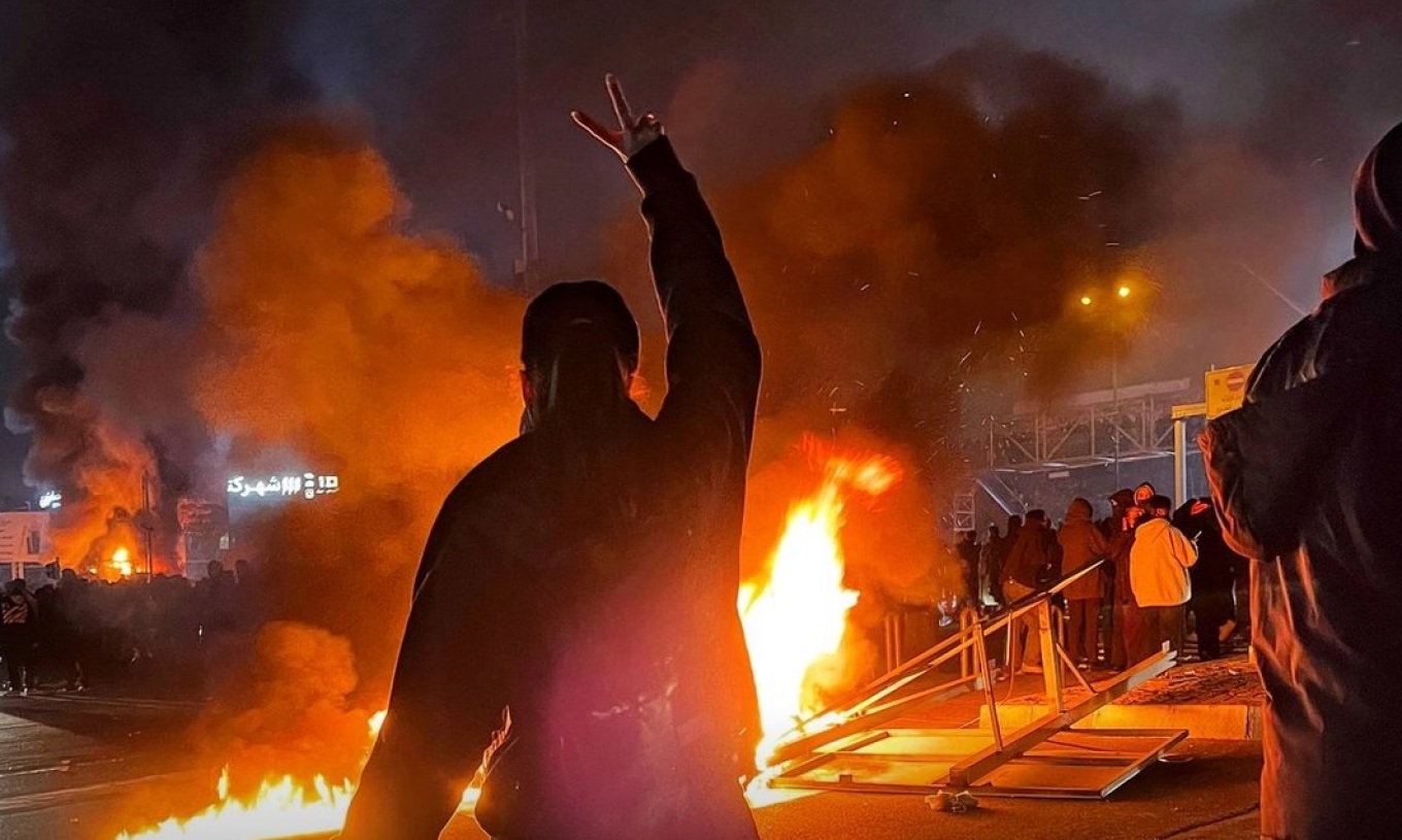 Πυκνώνουν τα σύννεφα πολέμου στο Ιράν: Τα επτά σενάρια αν ο Τραμπ αποφασίσει το χτύπημα