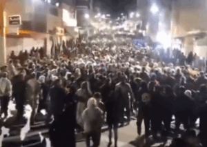 Δέκατη ημέρα διαδηλώσεων στο Ιράν: Ρίψη δακρυγόνων σε νοσοκομείο, νεκρός αστυνομικός από πυρά (ΒΙΝΤΕΟ)