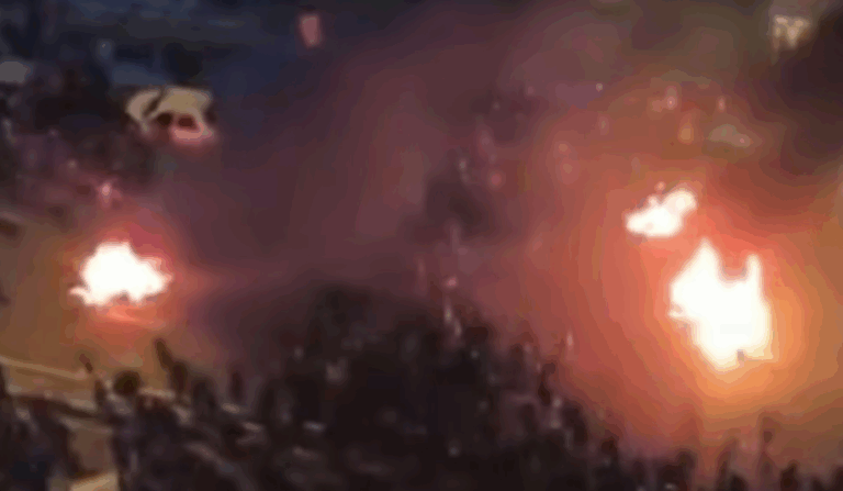 Χάος στο Ιράν: Καίνει κτήρια του καθεστώτος οι διαδηλωτές, χωρίς ίντερνετ η χώρα (ΒΙΝΤΕΟ)