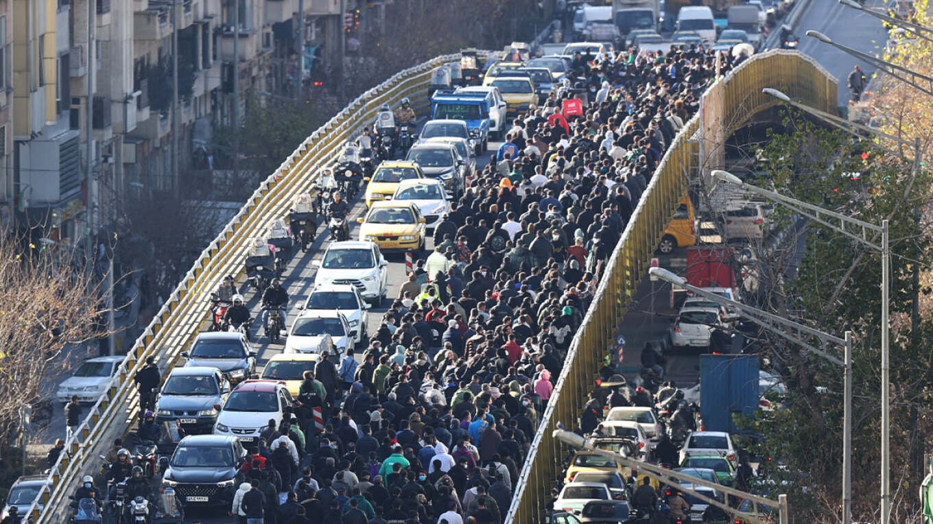 Προειδοποιεί τους Κύπριους το ΥΠΕΞ: Μην ταξιδεύετε στο Ιράν