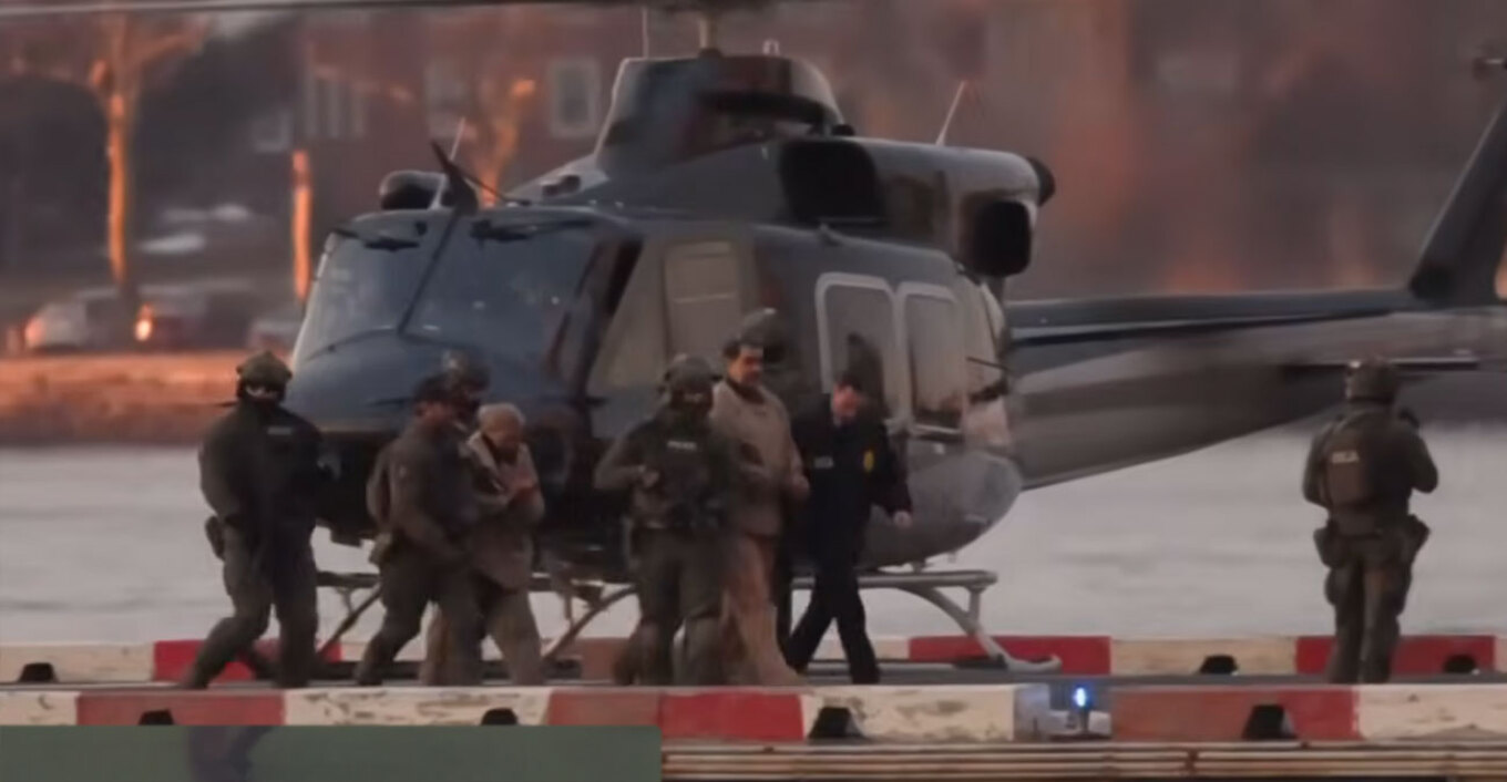 ΒΙΝΤΕΟ: Η στιγμή της μεταφοράς του Μαδούρο με χειροπέδες στο δικαστήριο