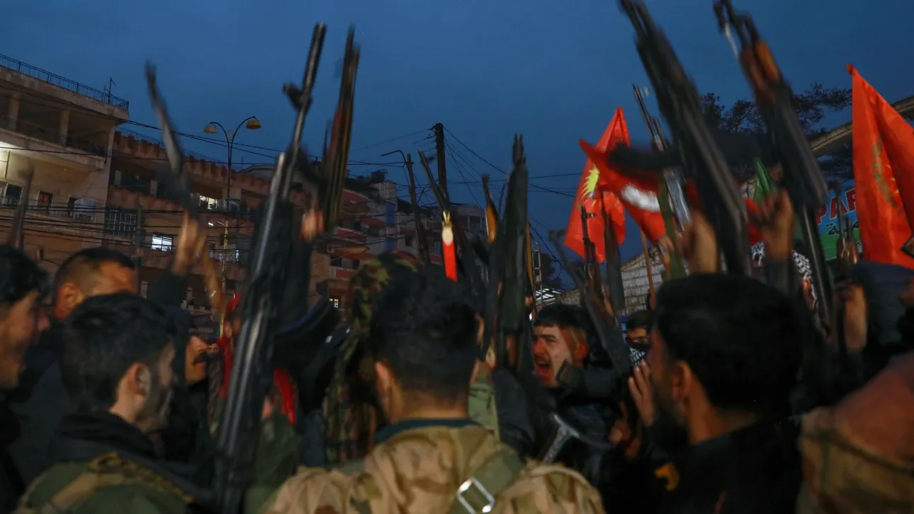 ΒΙΝΤΕΟ: Σφοδρές μάχες ανάμεσα σε κυβερνητικές δυνάμεις και Κούρδους μαχητές στο Χαλέπι