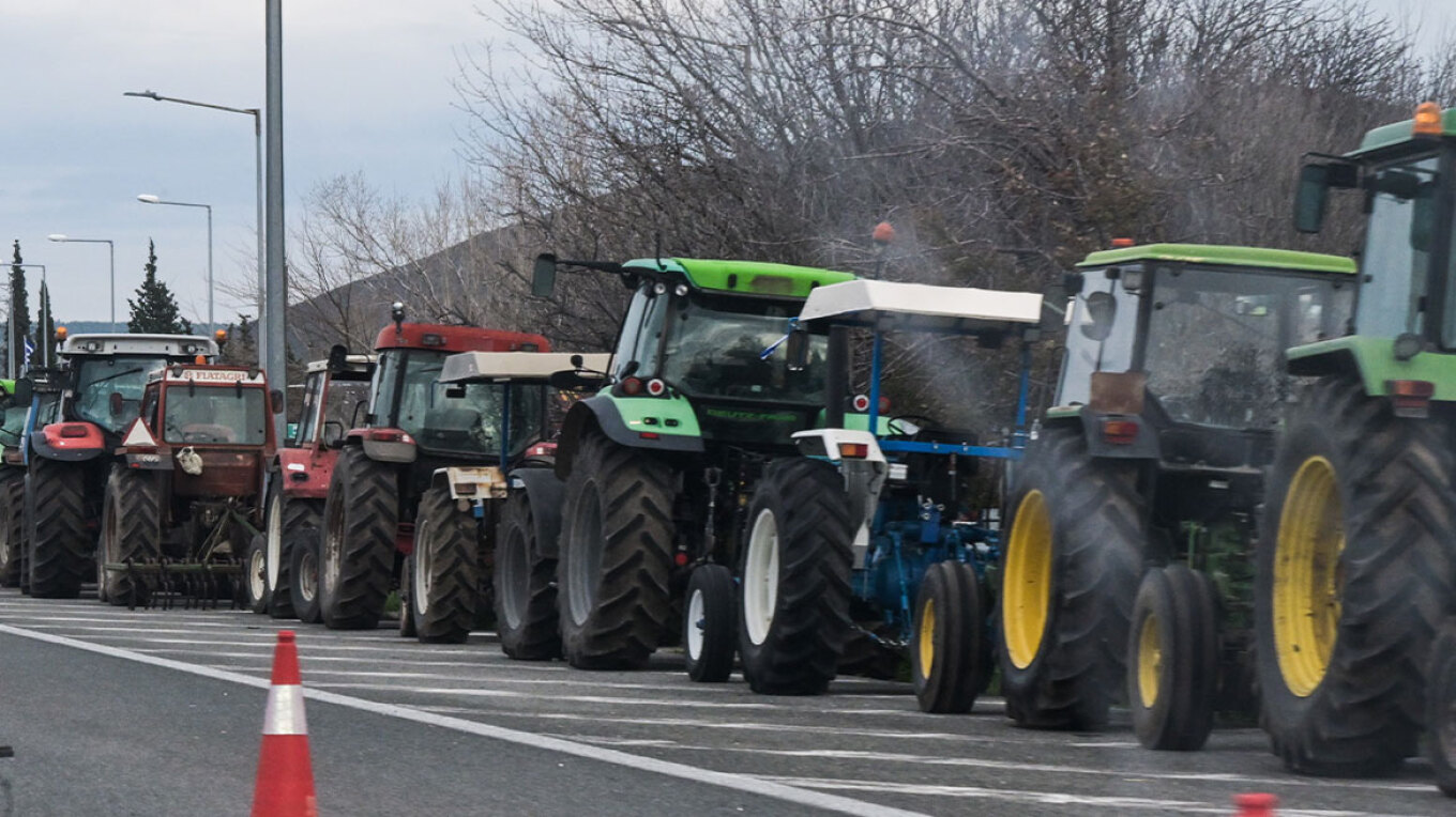 Εξαγγελίες Μαξίμου για τους αγρότες, η πρώτη αντίδραση από τα μπλόκα