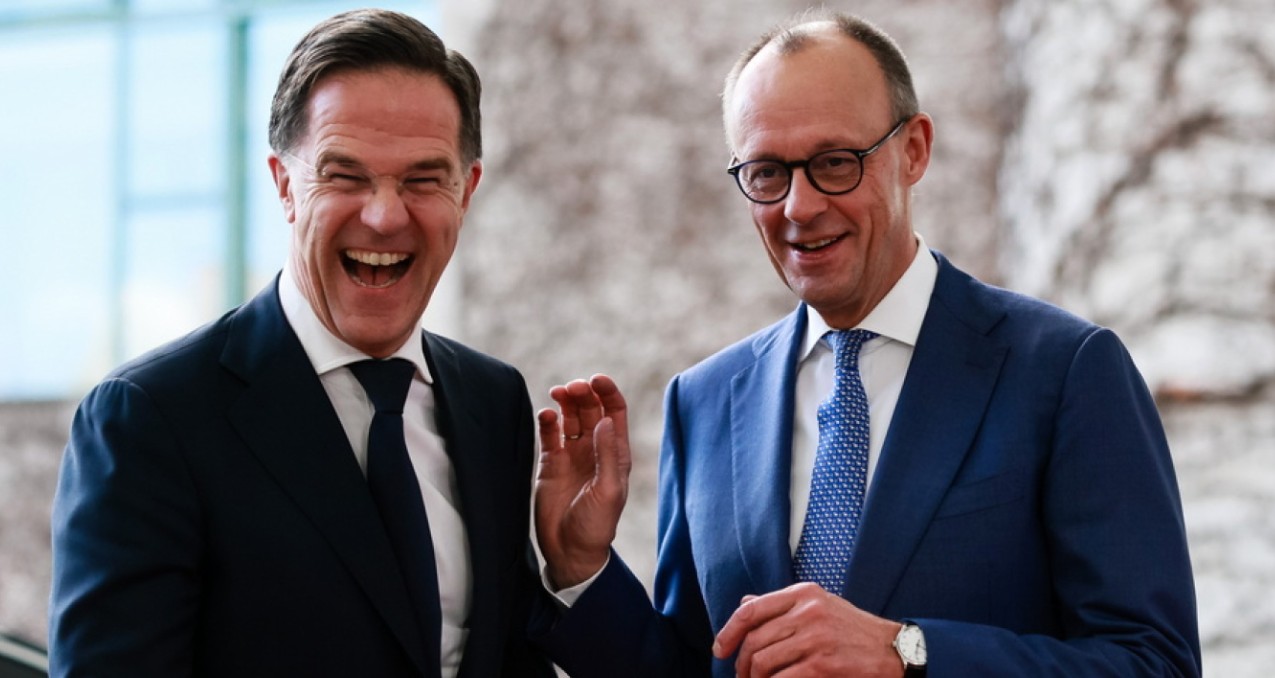 Bloomberg: Βρετανία και Γερμανία συζητούν την παρουσία δυνάμεων του ΝΑΤΟ στη Γροιλανδία