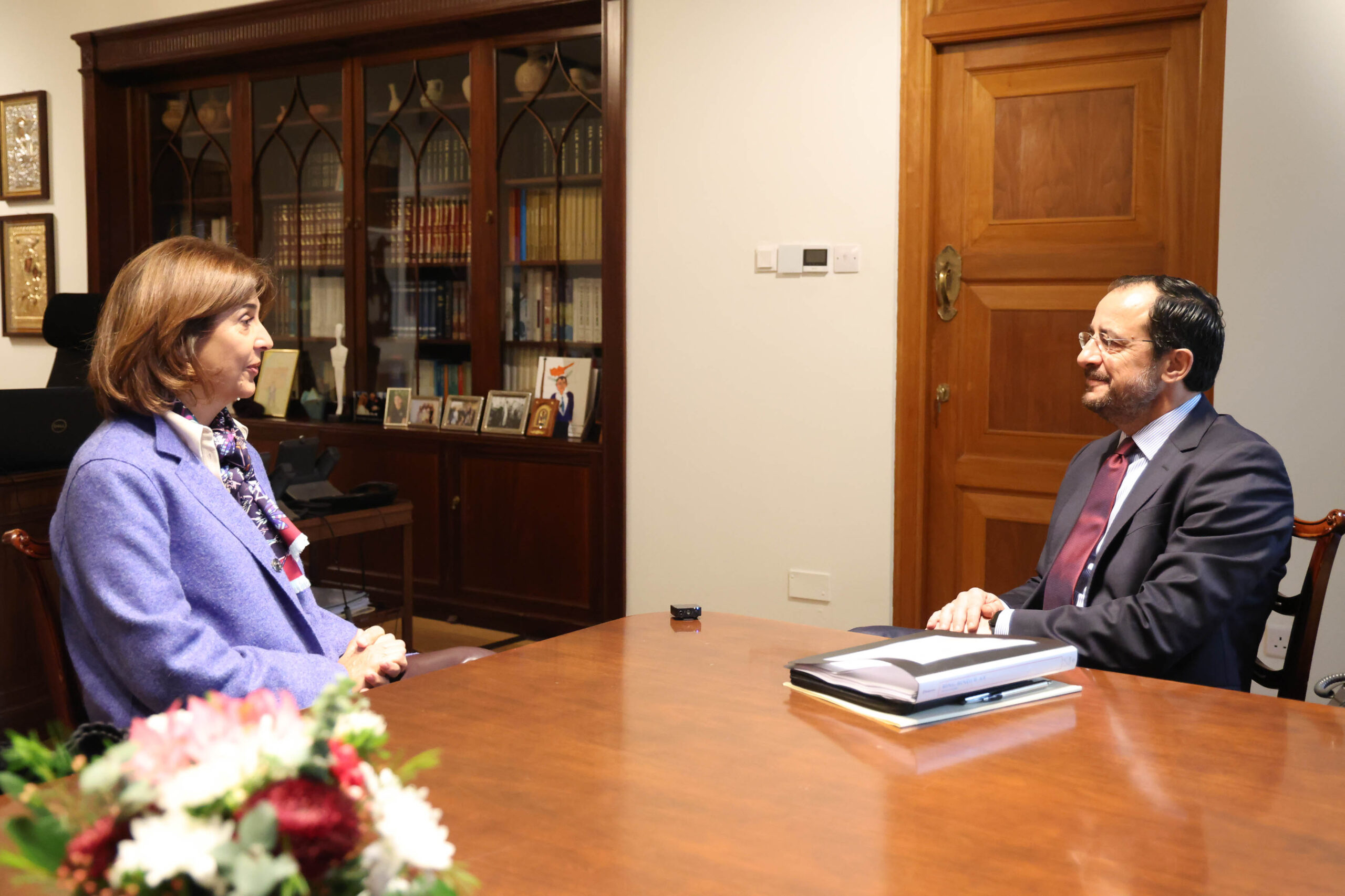 &Pi;&iota;έ&zeta;&epsilon;&iota; &gamma;&iota;&alpha; &pi;&rho;ό&omicron;&delta;&omicron; &sigma;&tau;&alpha; &Mu;&Omicron;&Epsilon; , &delta;ύ&sigma;&kappa;&omicron;&lambda;&eta; &eta; &delta;&iota;&omicron;&rho;&gamma;ά&nu;&omega;&sigma;&eta; &mu;&iota;&alpha;&sigmaf; &nu;έ&alpha;&sigmaf; &Pi;&epsilon;&nu;&tau;&alpha;&mu;&epsilon;&rho;&omicron;ύ&sigmaf;