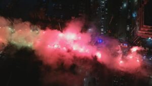 «Αδέρφια ζείτε, εσείς μας οδηγείτε»: Στην Τούμπα οι επτά σοροί, το συγκλονιστικό «αντίο» (BINTEO)