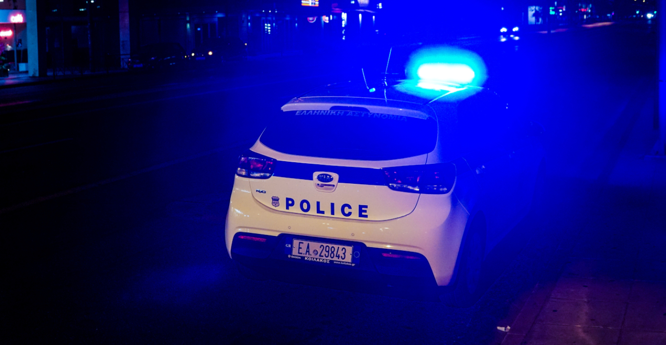 Πυροβόλησαν ιδιοκτήτη σουβλατζίδικου στον Άγιο Δημήτριο, τραυματίστηκε κι ο γιος του