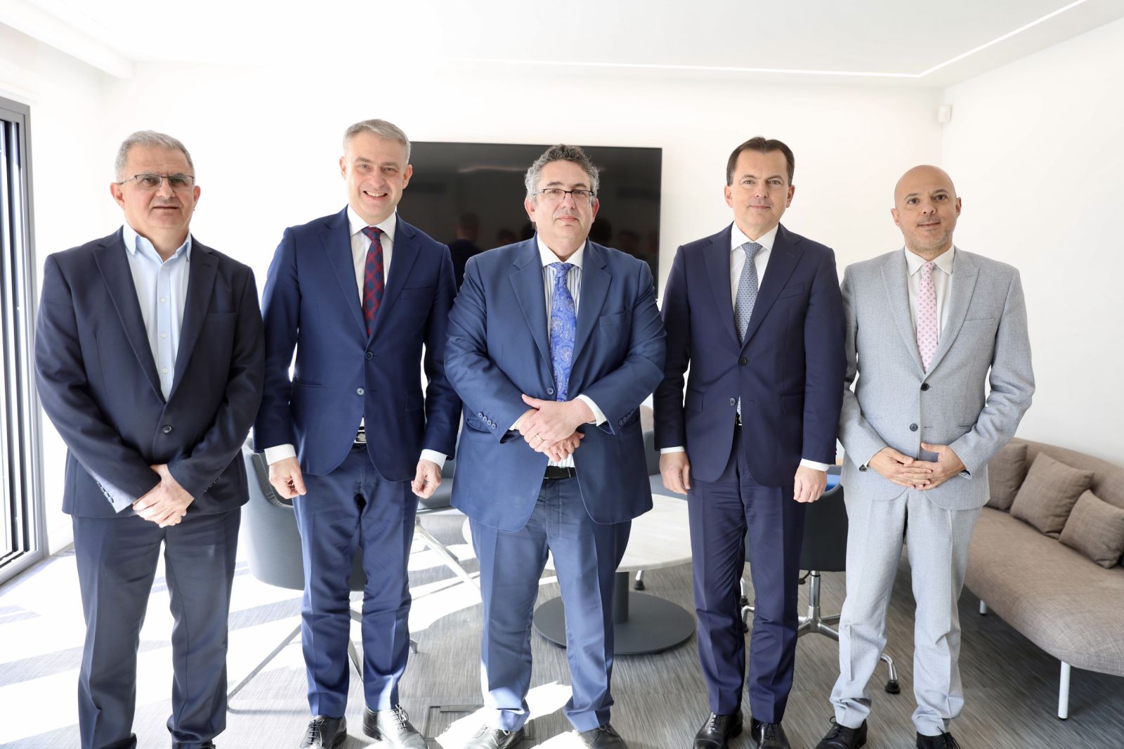 Εθιμοτυπική συνάντηση του Επικεφαλής Επιστήμονα, κ. Δημήτρη Σκουρίδη, με τον Αντιπρόεδρο της Κυβέρνησης της Πολωνίας στα γραφεία του ΙδΕΚ