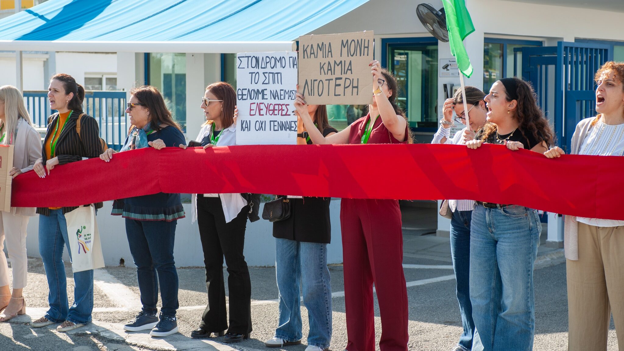 «Ανέχτηκε σεξιστικά σχόλια»: ΠΟΓΟ εναντίον ΔΗΣΥ για την υπόθεση βίας από βουλευτή