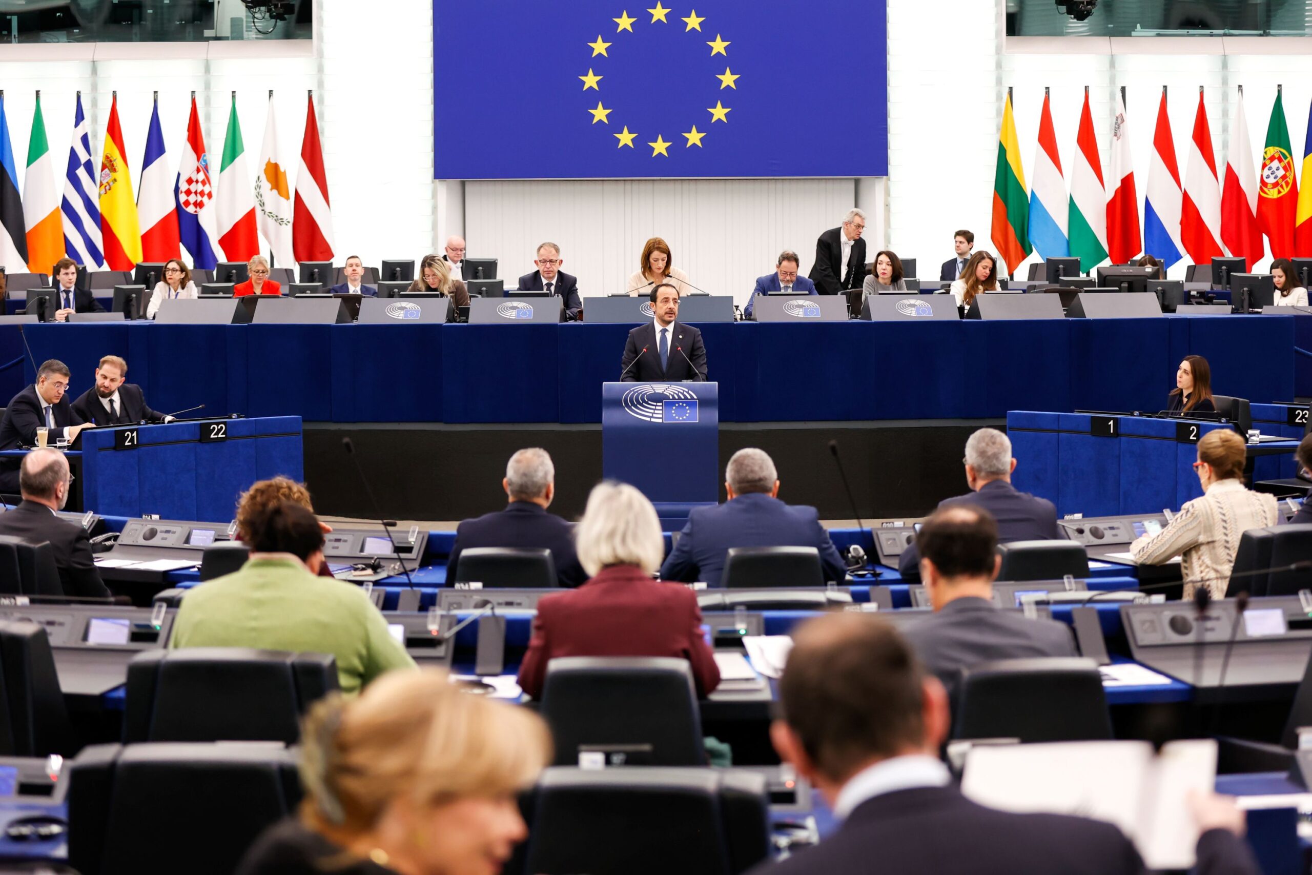 &laquo;&Alpha;&pi;&alpha;&rho;ά&delta;&epsilon;&kappa;&tau;&omicron; &tau;&omicron; 2026 &kappa;&rho;ά&tau;&omicron;&sigmaf;-&mu;έ&lambda;&omicron;&sigmaf; &nu;&alpha; &beta;&rho;ί&sigma;&kappa;&epsilon;&tau;&alpha;&iota; &upsilon;&pi;ό &kappa;&alpha;&tau;&omicron;&chi;ή&raquo;: &Tau;&iota; &zeta;&eta;&tau;&omicron;ύ&nu; &omicron;&iota; &Epsilon;&upsilon;&rho;&omega;&beta;&omicron;&upsilon;&lambda;&epsilon;&upsilon;&tau;έ&sigmaf; &alpha;&pi;ό &tau;&eta;&nu; &Epsilon;&Epsilon;