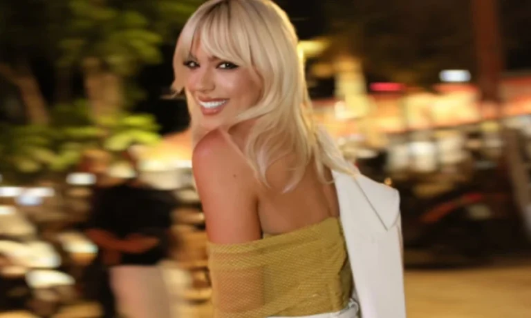 H Άντρη Καραντώνη στο LA για τη συναυλία – Η fashionable εμφάνιση στη Λεωφόρο της Δόξας (ΦΩΤΟ)