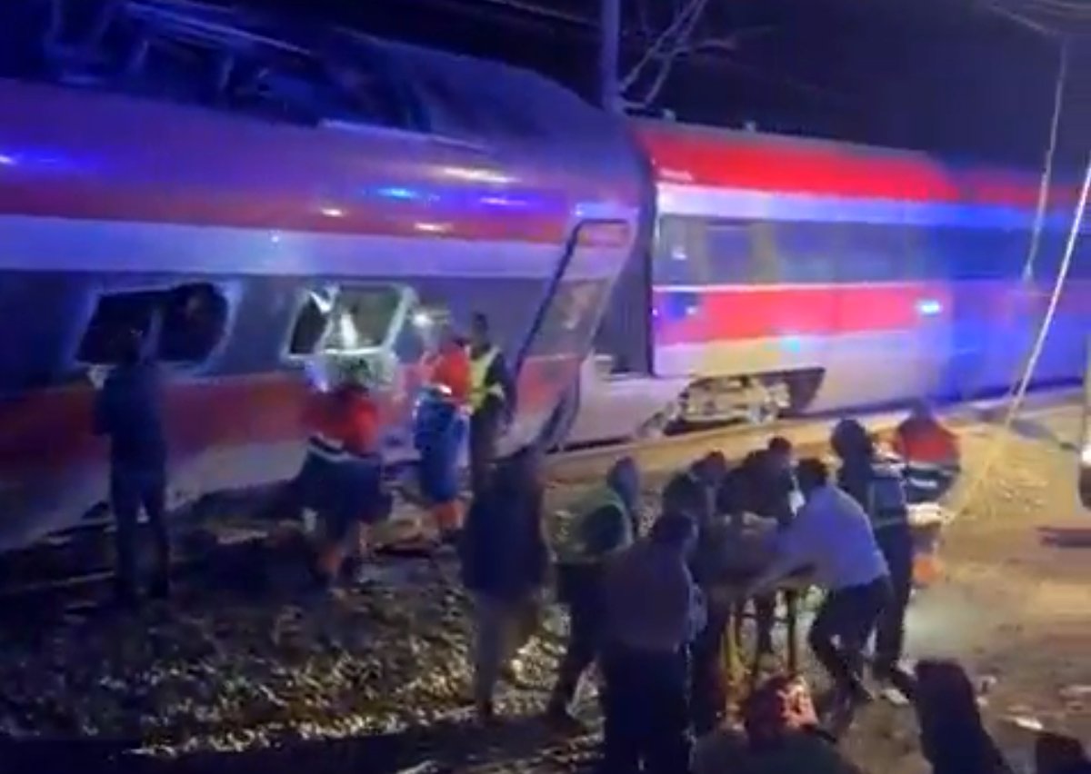 ΒΙΝΤΕΟ: Αυξάνεται ο τραγικός απολογισμός από τον εκτροχιασμό τρένων στην Ισπανία, σοκαριστικές μαρτυρίες