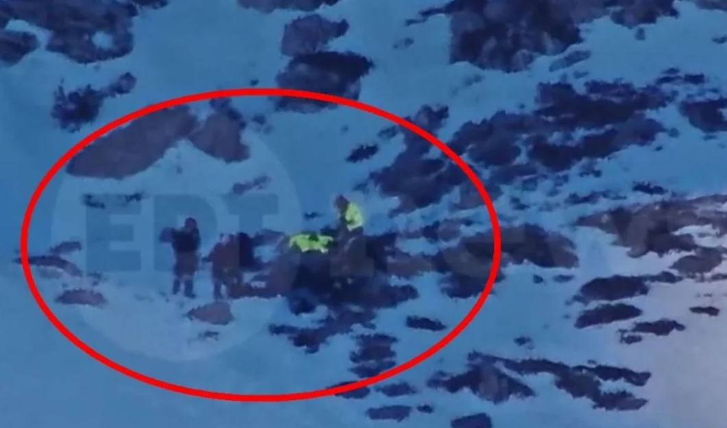 Αγωνία για τους ορειβάτες στον Ταΰγετο: Κατεβαίνουν προς το καταφύγιο οι τραυματίες, σε φορεία οι δύο (ΦΩΤΟ)