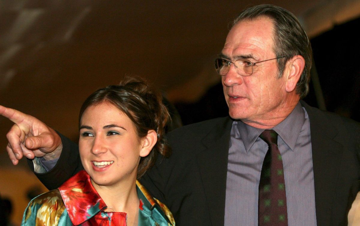 Σοκ στο Χόλιγουντ: Βρέθηκε νεκρή η κόρη του ηθοποιού Τόμι Λι Τζόουνς