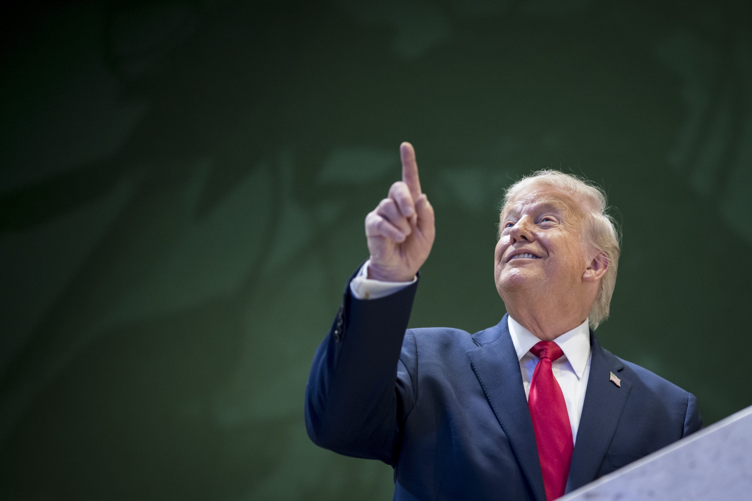 «Μπορούν να πουν “όχι” και θα το θυμόμαστε»: Ο Τραμπ δεν θα χρησιμοποιήσει στρατό για να κατακτήσει τη Γροιλανδία