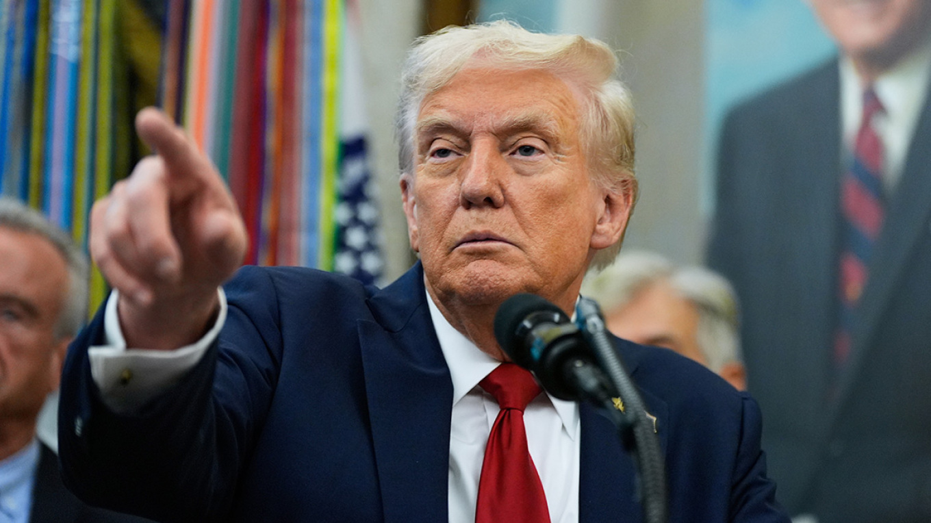 Τραμπ προς Ιρανούς: Συνεχίστε να διαδηλώνετε, έρχεται βοήθεια