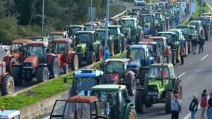 Συνεχίζουν τις κινητοποιήσεις τους οι αγρότες στην Ελλάδα