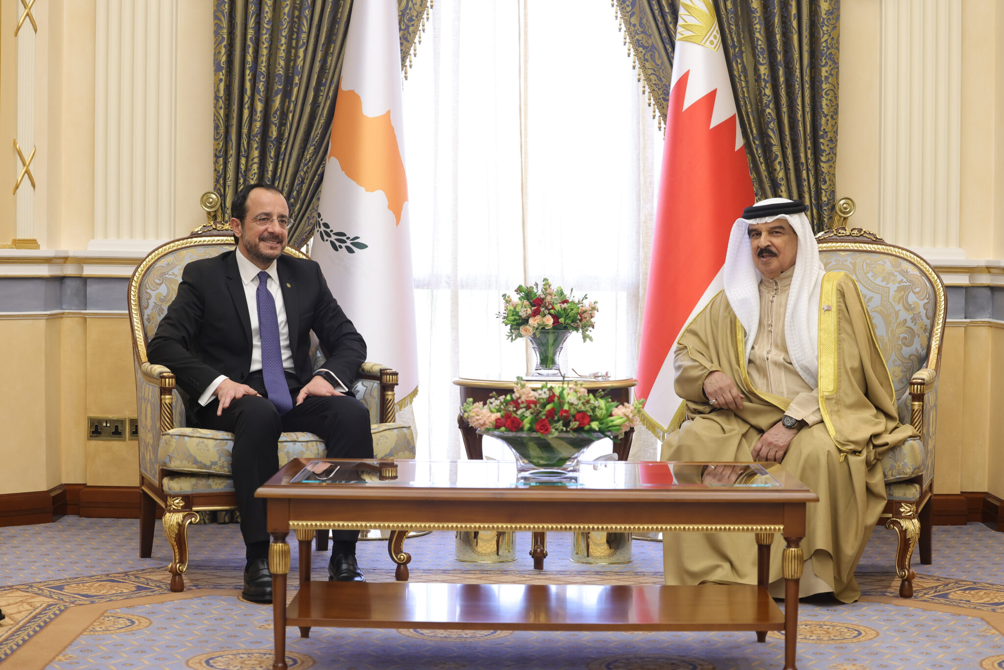 Συναντήθηκε με τον Βασιλιά του Μπαχρέιν ο ΠτΔ, τι έγραψε στο βιβλίο επισκεπτών του Παλατιού