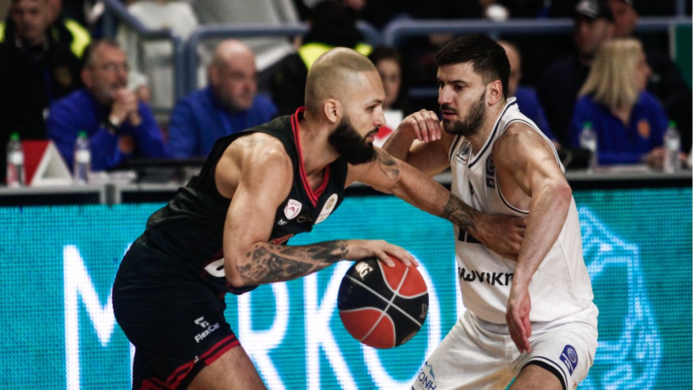 Έτρεχε με 120 στην Καρδίτσα με ρέκορντμαν Πίτερς και θετικότατο ντεμπούτο Τζόουνς ο Ολυμπιακός