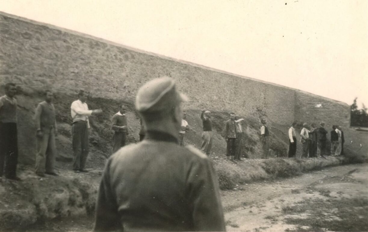 Αυθεντικές οι φωτογραφίες της εκτέλεσης στην Καισαριανή