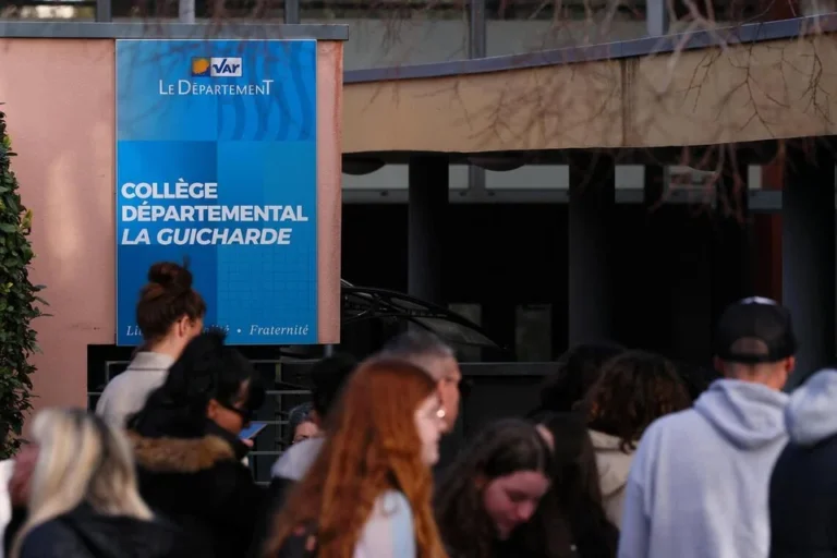 Σοκ στη Γαλλία: 15χρονος μαθητής μαχαίρωσε την καθηγήτριά του, σε κρίσιμη κατάσταση το θύμα