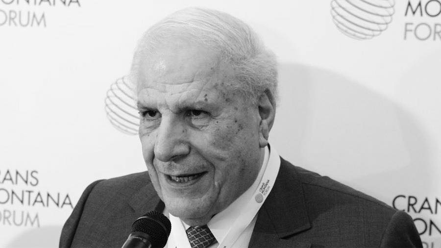 Έ&phi;&upsilon;&gamma;&epsilon; &alpha;&pi;ό &tau;&eta; &zeta;&omega;ή &omicron; &gamma;&nu;&omega;&sigma;&tau;ό&sigmaf; &epsilon;&pi;&iota;&chi;&epsilon;&iota;&rho;&eta;&mu;&alpha;&tau;ί&alpha;&sigmaf; &Kappa;&omega;&nu;&sigma;&tau;&alpha;&nu;&tau;ί&nu;&omicron;&sigmaf; &Sigma;&iota;&alpha;&kappa;ό&lambda;&alpha;&sigmaf;