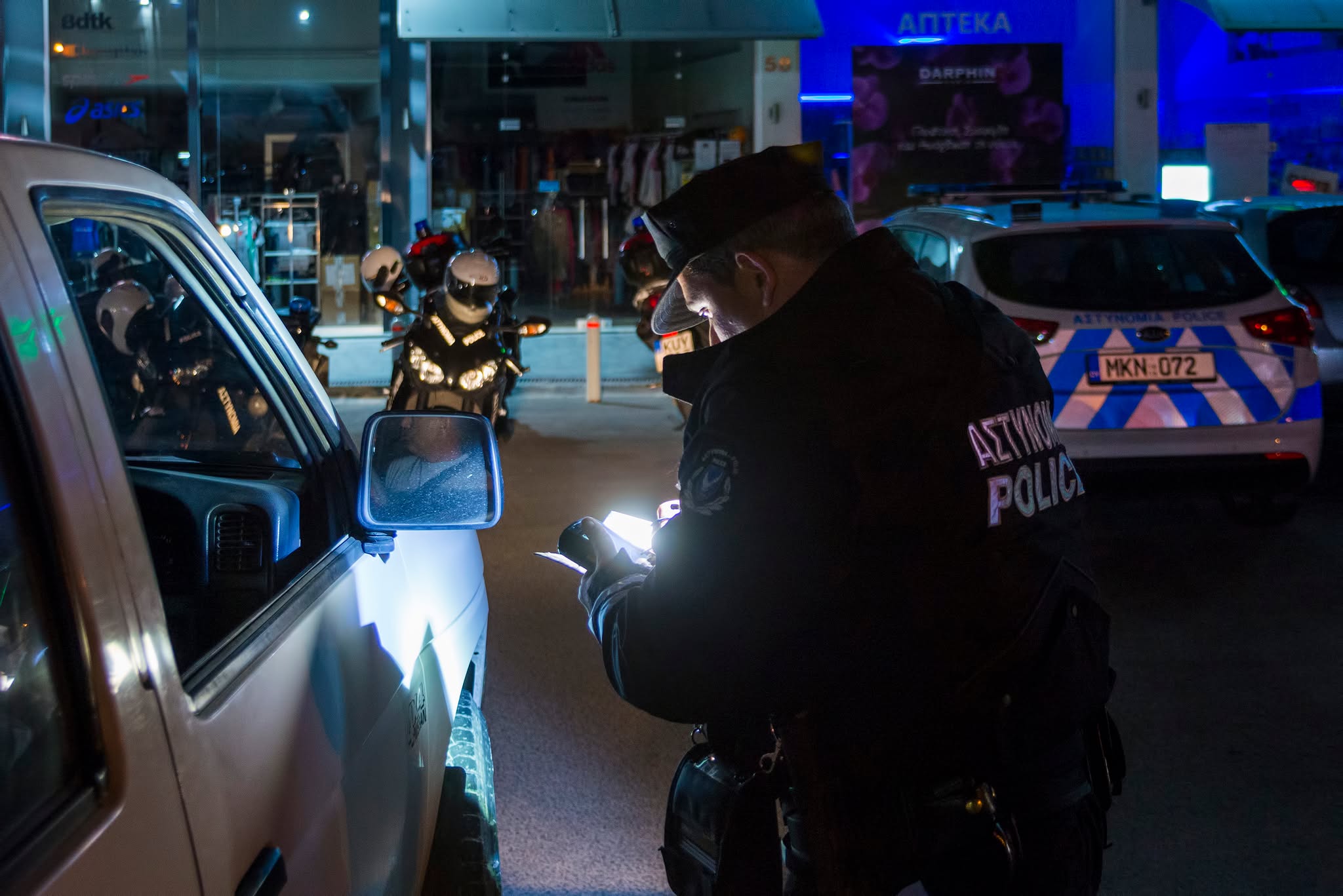 «Ντου» Αστυνομίας σε εστιατόριο: Επιδόματα και τουρισμό δήλωσαν στο δικαστήριο οι τέσσερις ύποπτοι