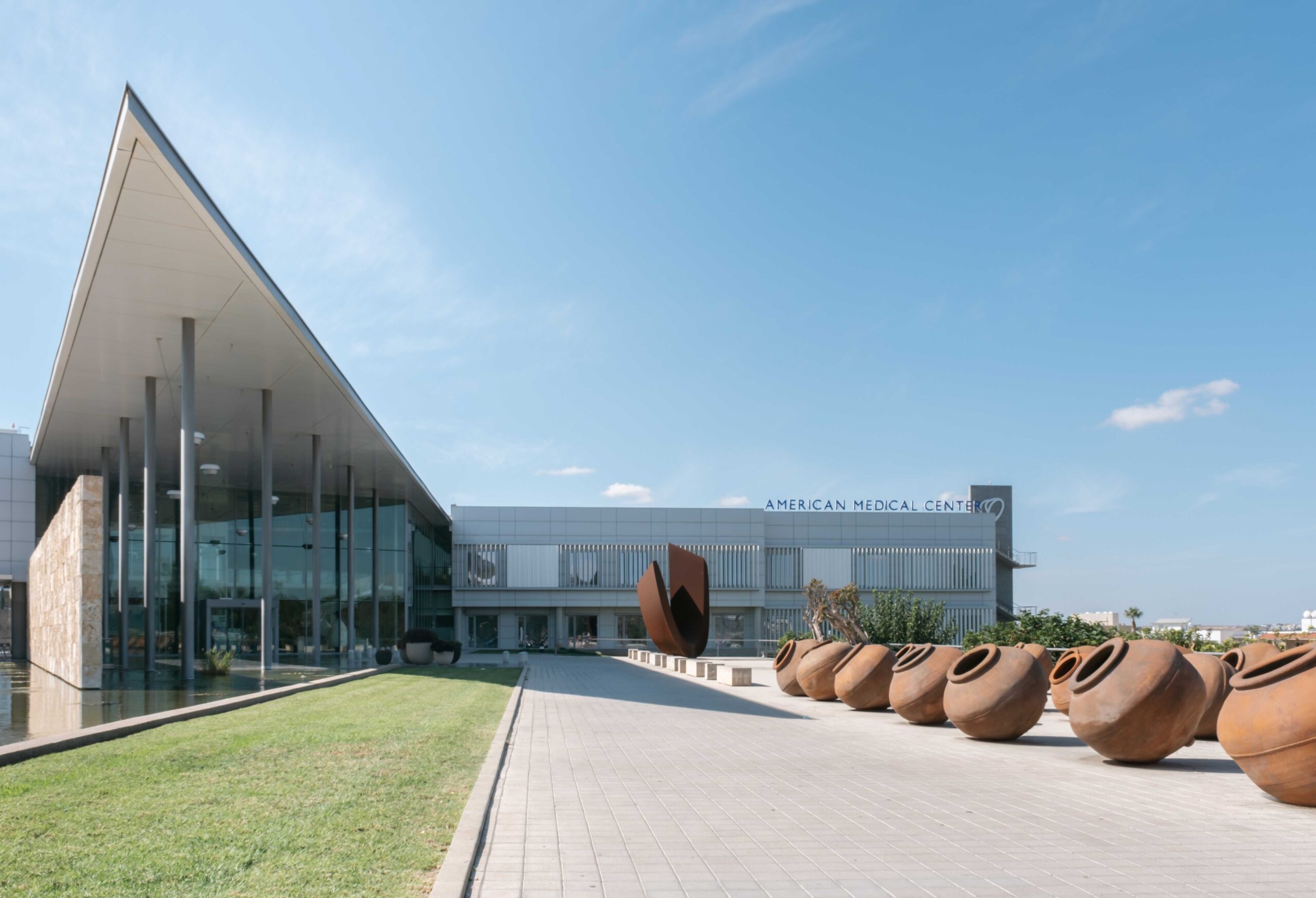 &Delta;έ&kappa;&alpha; &chi;&rho;ό&nu;&iota;&alpha; &sigma;&tau;&eta;&nu; &kappa;&omicron;&rho;&upsilon;&phi;ή &tau;&omicron; American Medical Center