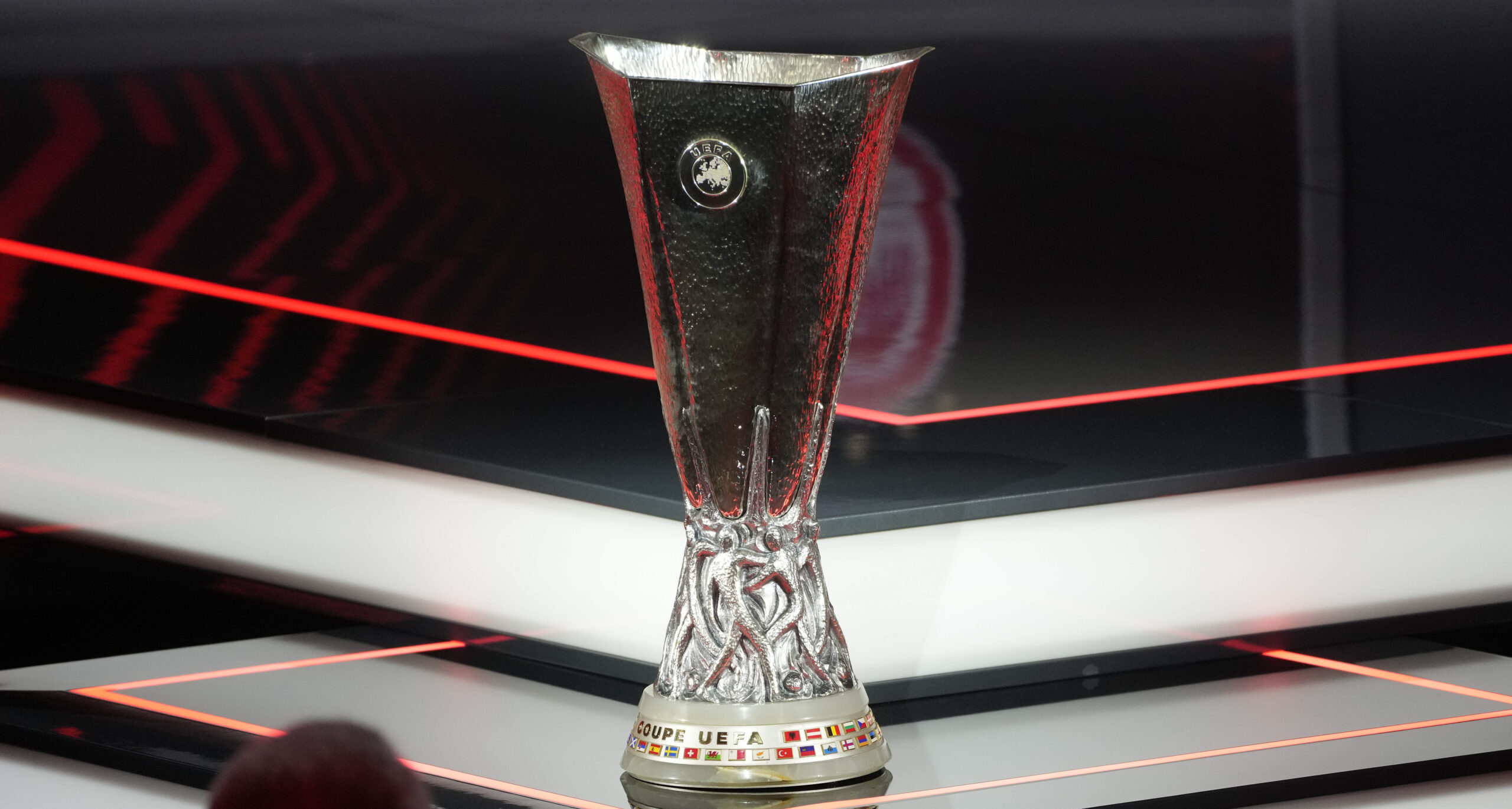 Europa League: &Sigma;&upsilon;&mu;&pi;&lambda;&eta;&rho;ώ&theta;&eta;&kappa;&epsilon; &tau;&omicron; &laquo;&pi;&alpha;&zeta;&lambda;&raquo; &tau;&eta;&sigmaf; &phi;ά&sigma;&eta;&sigmaf; &tau;&omega;&nu; &laquo;16&raquo; &ndash; &Omicron;&iota; &pi;&iota;&theta;&alpha;&nu;&omicron;ί &alpha;&nu;&tau;ί&pi;&alpha;&lambda;&omicron;&iota; &tau;&omicron;&upsilon; &Pi;&alpha;&nu;&alpha;&theta;&eta;&nu;&alpha;ϊ&kappa;&omicron;ύ