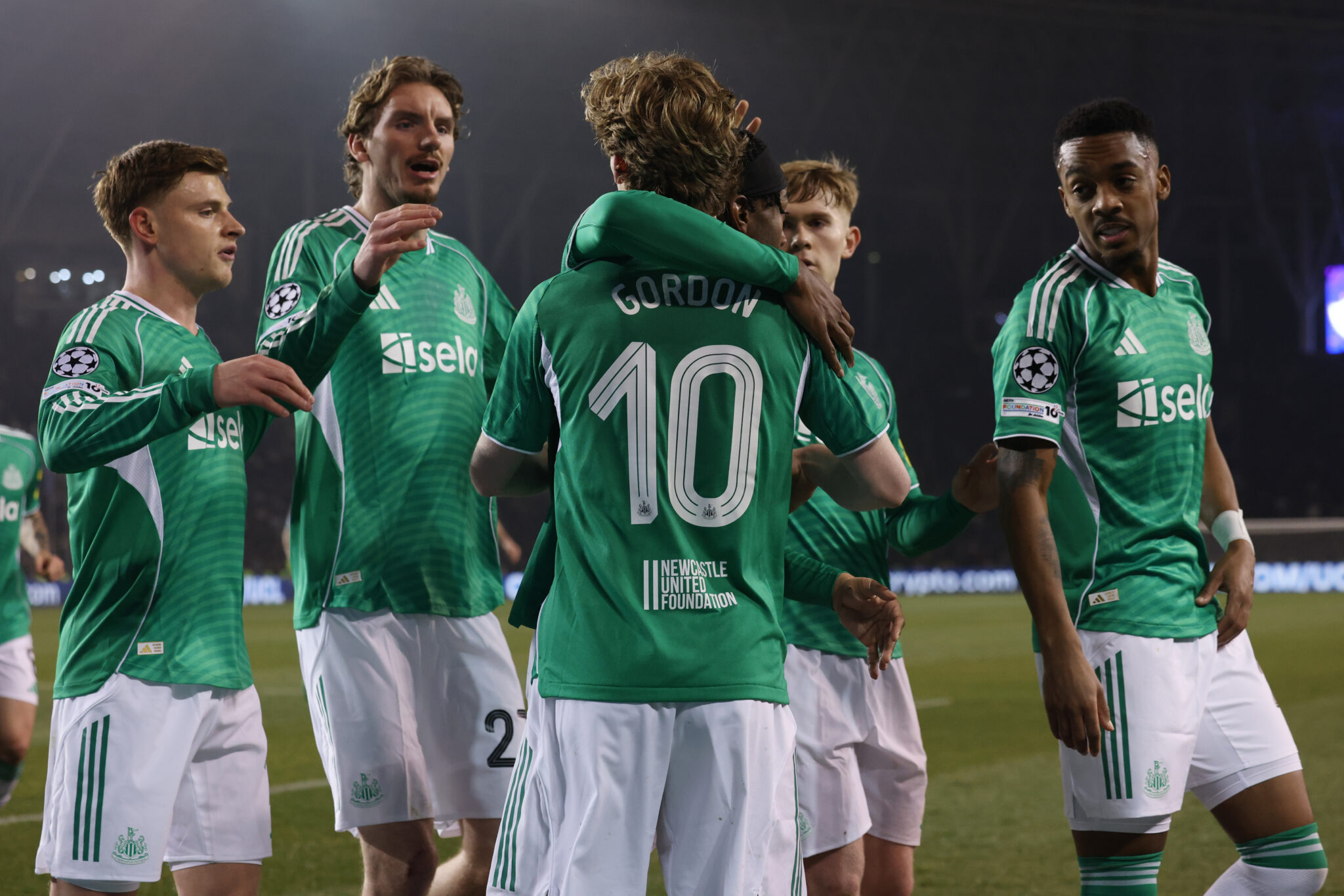 Πέρασε… σίφουνας από το Μπακού με εξάρα η Νιουκάστλ