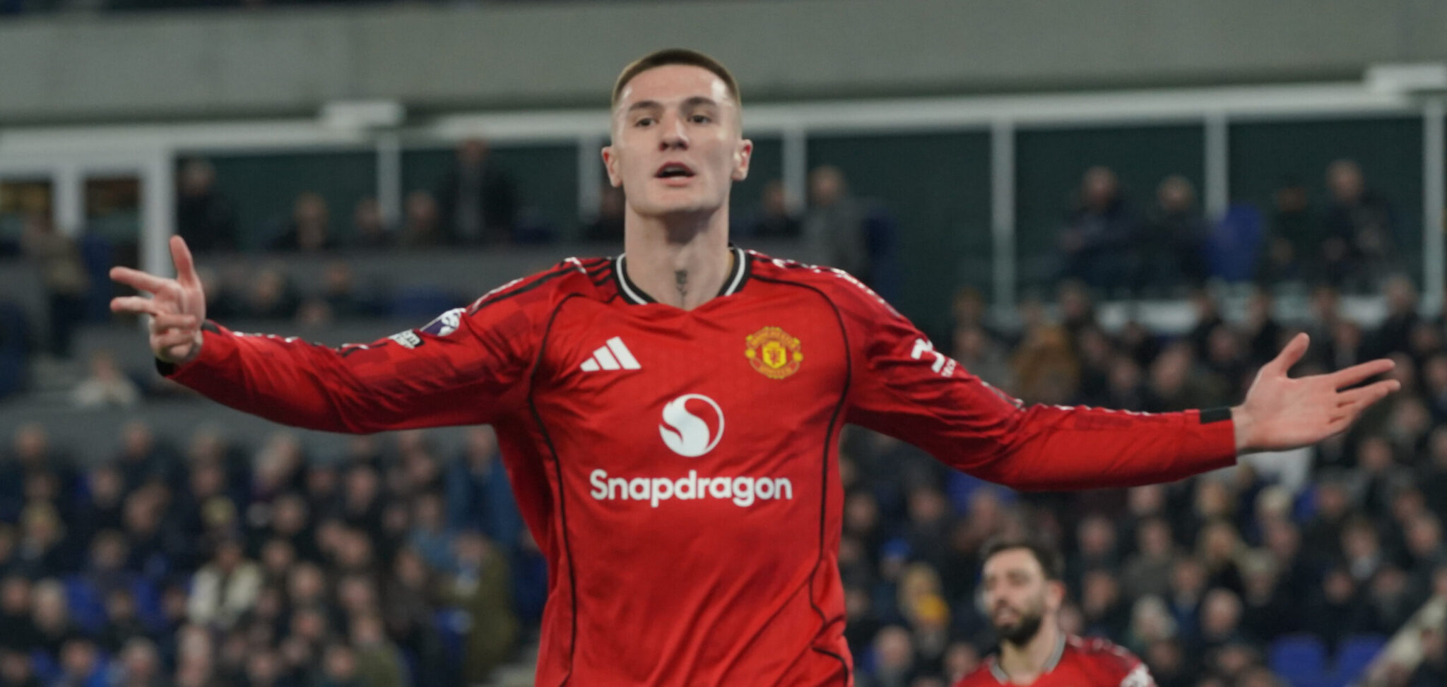 «Λύγισε» δύσκολα την Έβερτον, επέστρεψε στις νίκες και συνεχίζει εντός τετράδας η Μάντσεστερ Γιουνάιτεντ