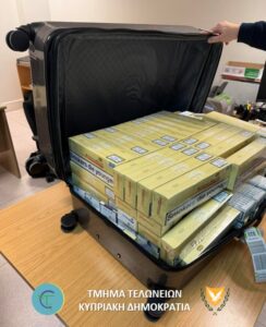 ΦΩΤΟ: Πήγαν στο αεροδρόμιο με αποσκευές φορτωμένες αδασμολόγητα καπνικά