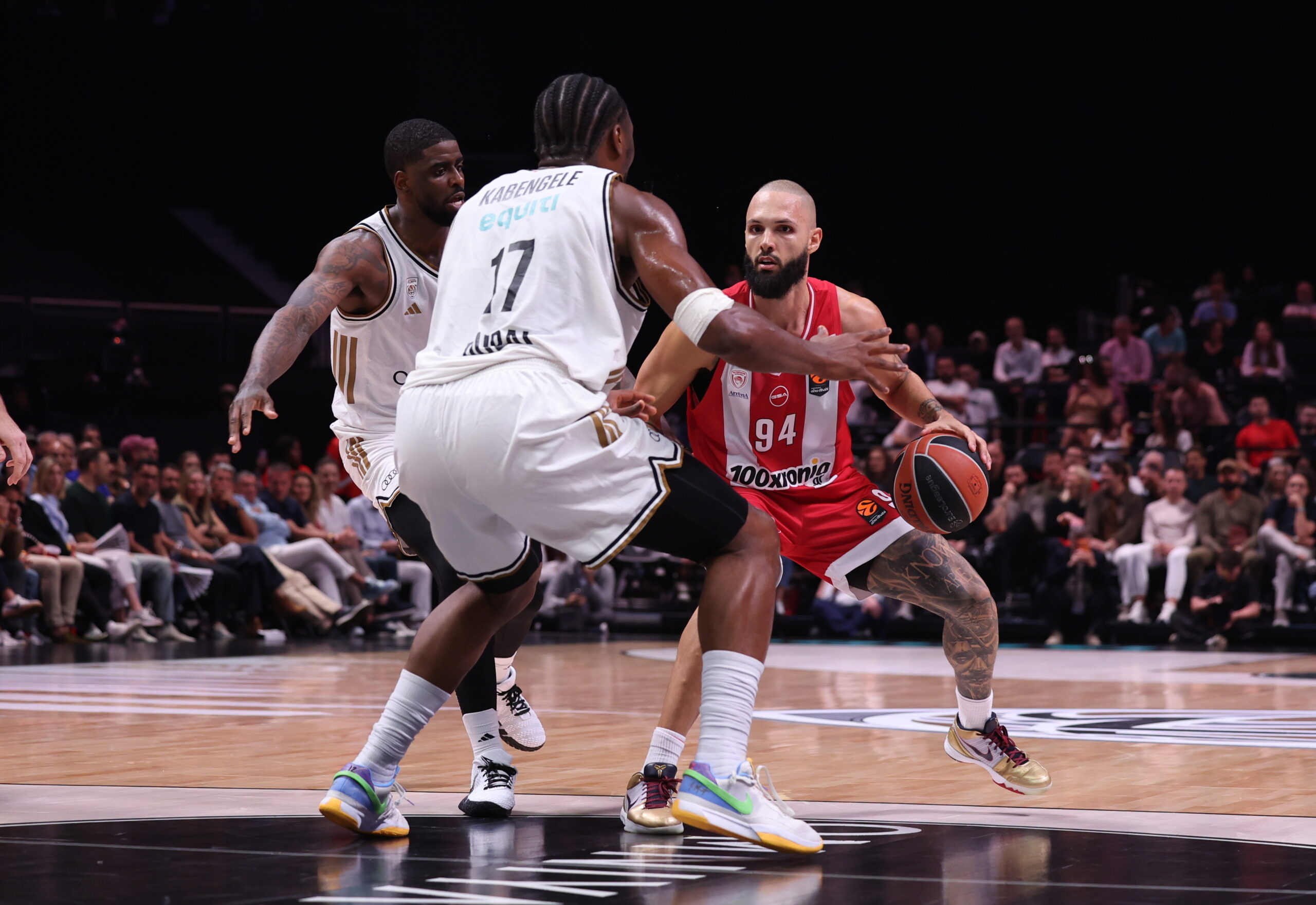 Άφησε στη μέση την αντεπίθεση ο Ολυμπιακός στο Ντουμπάι