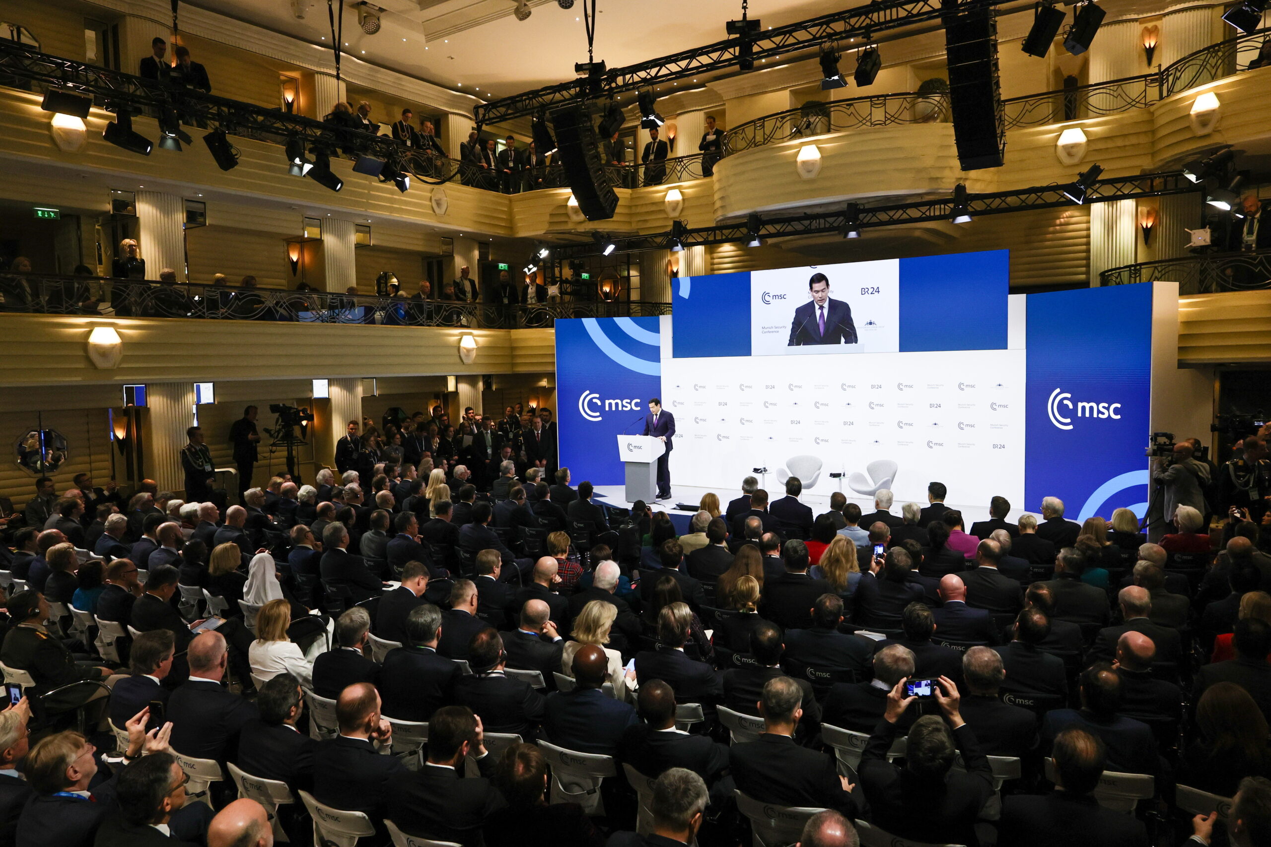 Η Ουάσιγκτον δεν έχει καμία πρόθεση να εγκαταλείψει τη συμμαχία με την Ευρώπη, ξεκαθαρίζει η Ουάσιγκτον