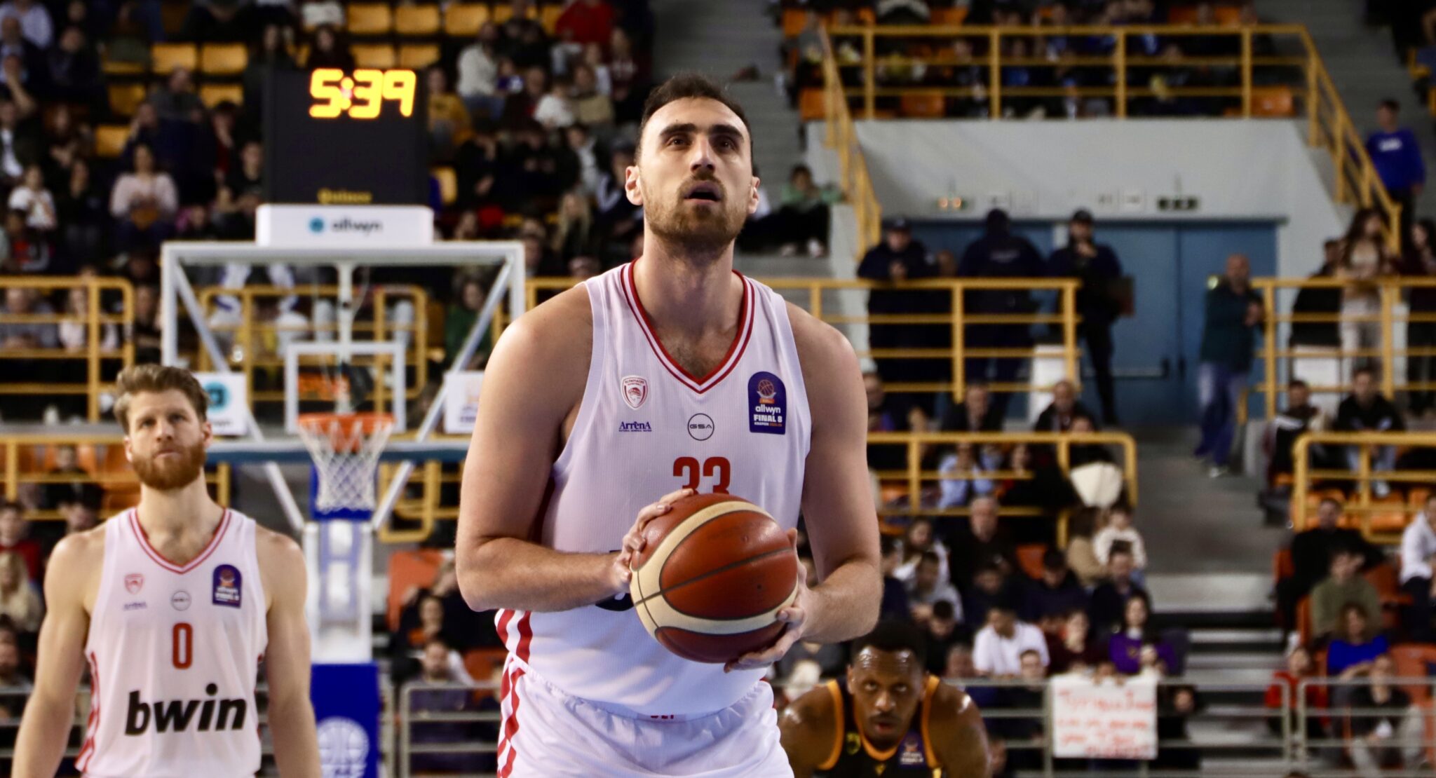 Νέο πρόβλημα στον Ολυμπιακό: Ενοχλήσεις στον αντίχειρα για τον Μιλουτίνοφ