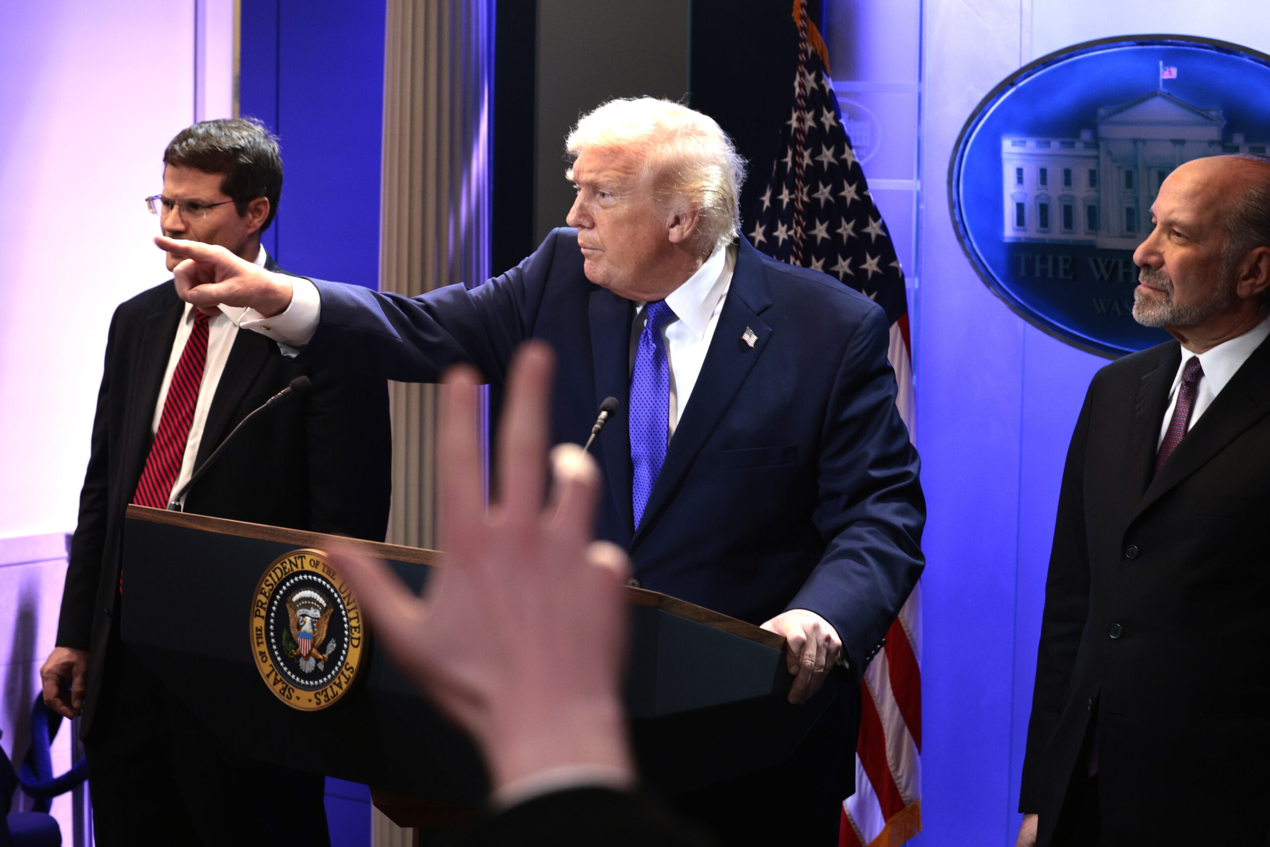 Παγκόσμιο δασμό 10% επιβάλει ο Τραμπ μετά την απόφαση-χαστούκι του Ανωτάτου