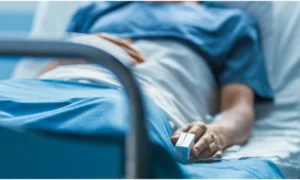 Συγκλονίζει γνωστός ηθοποιός – Η διάγνωση με καρκίνο και η φωτογραφία μέσα από το νοσοκομείο