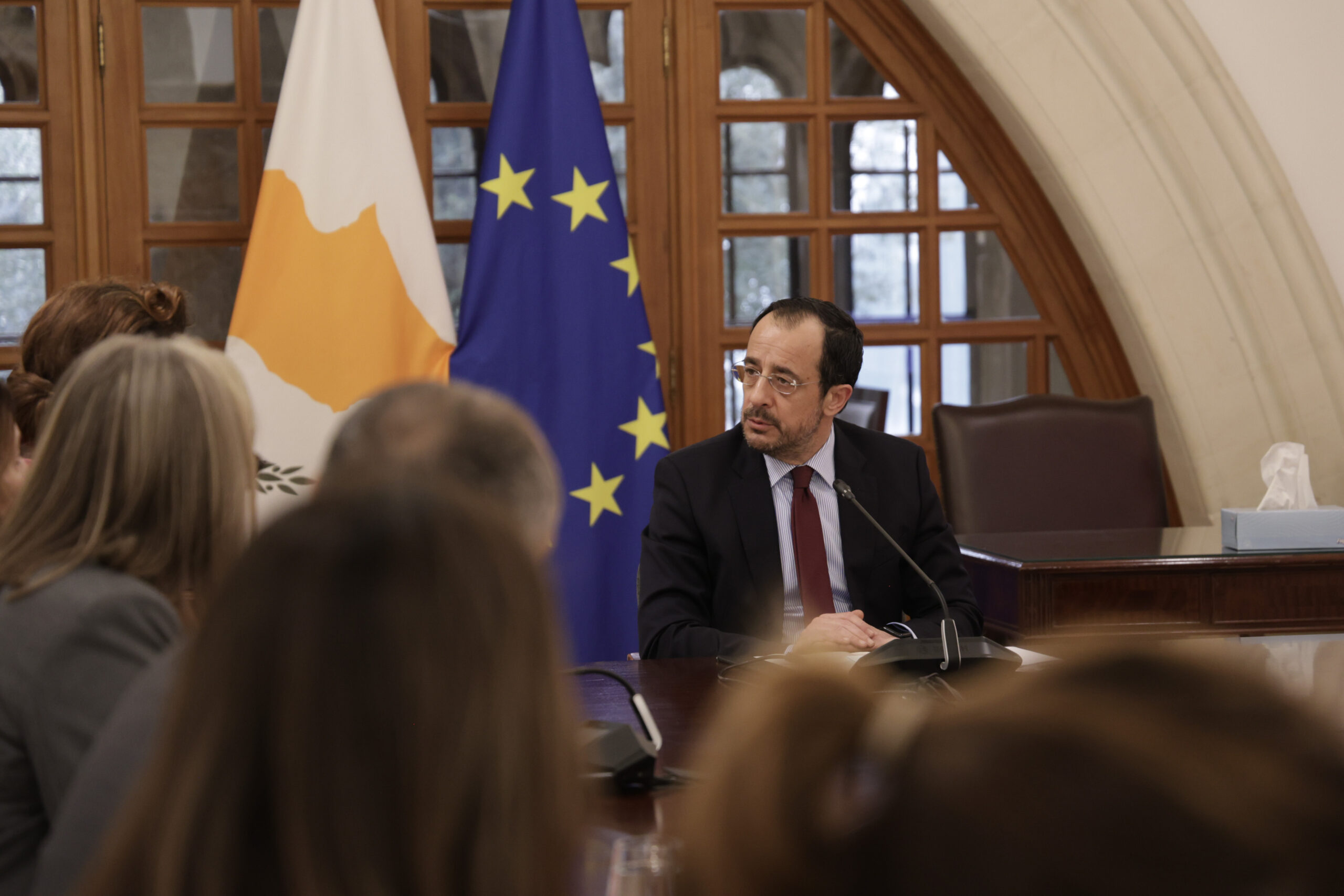 &Tau;&rho;&epsilon;&iota;&sigmaf; &pi;&rho;&omicron;&tau;&epsilon;&rho;&alpha;&iota;ό&tau;&eta;&tau;&epsilon;&sigmaf; &tau;&eta;&sigmaf; &Kappa;&upsilon;&pi;&rho;&iota;&alpha;&kappa;ή&sigmaf; &pi;&rho;&omicron;&epsilon;&delta;&rho;ί&alpha;&sigmaf; &tau;&omicron;&upsilon; &Sigma;&upsilon;&mu;&beta;&omicron;&upsilon;&lambda;ί&omicron;&upsilon; &tau;&eta;&sigmaf; &Epsilon;&Epsilon;