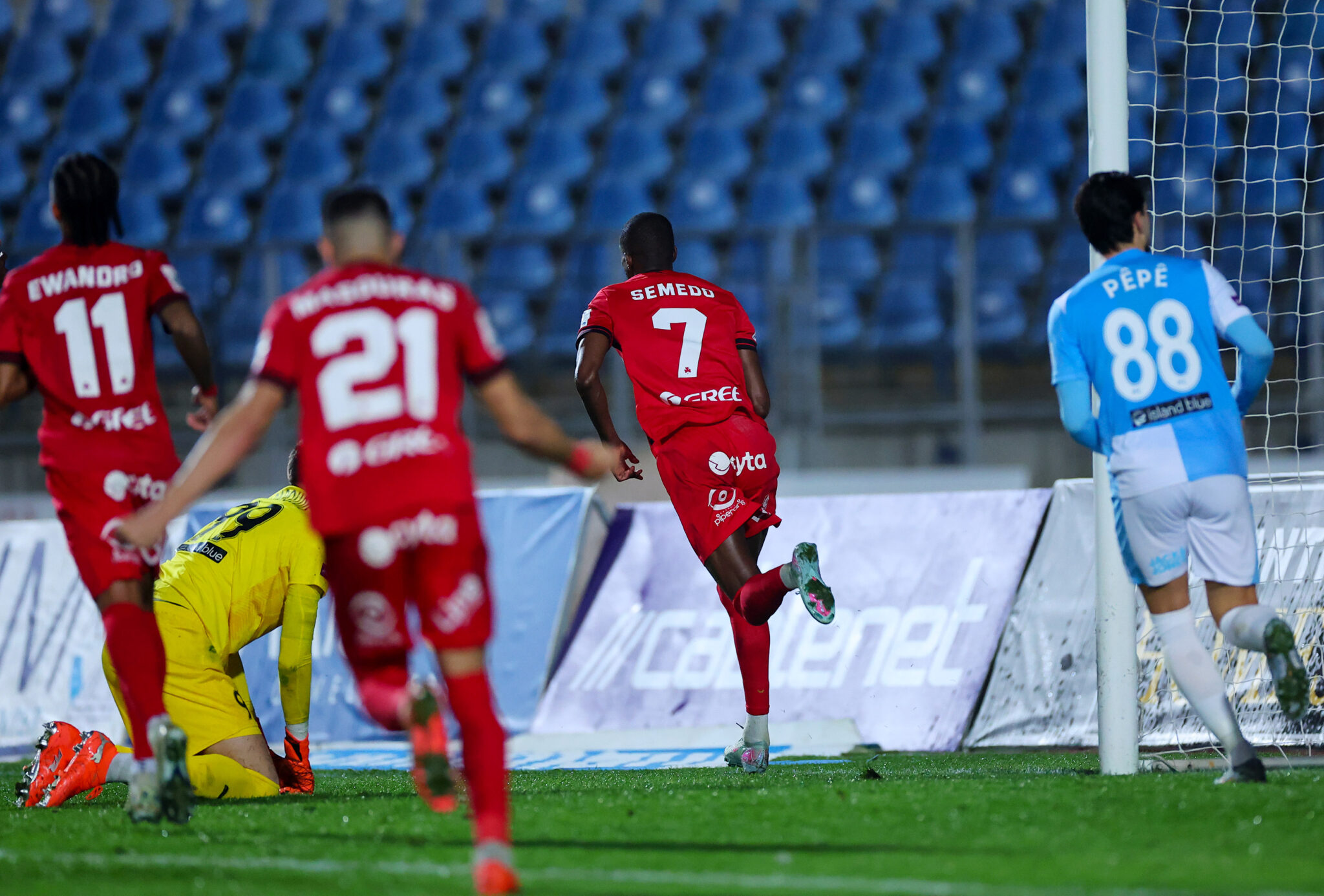 Ομόνοια: Της έκοβε την φόρα… αμέσως   